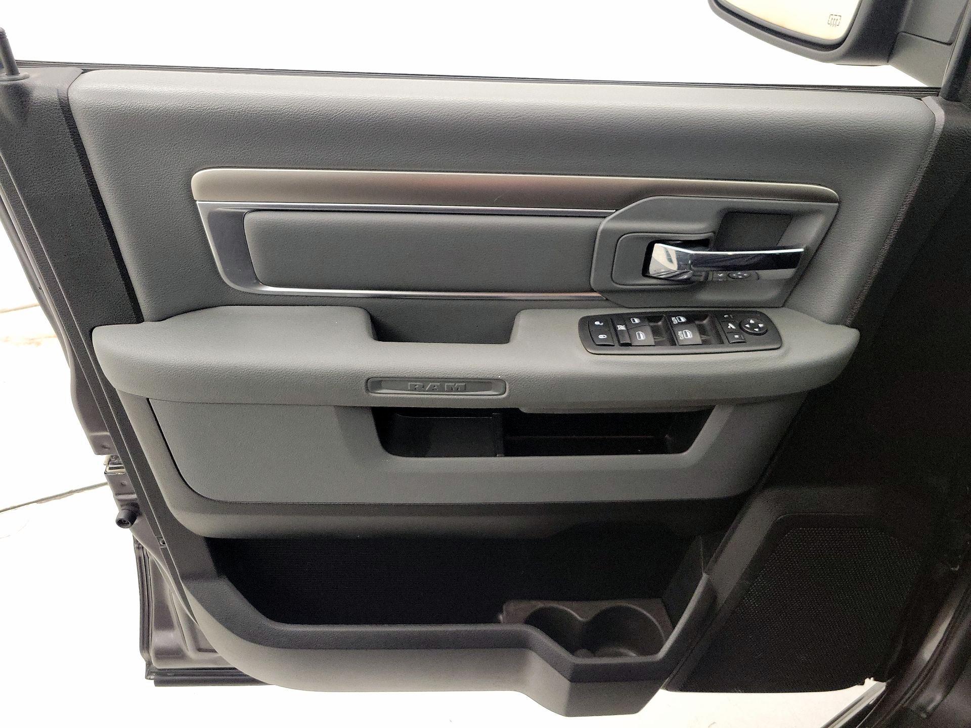 Thumbnail: 2019 RAM 1500 Classic - 12