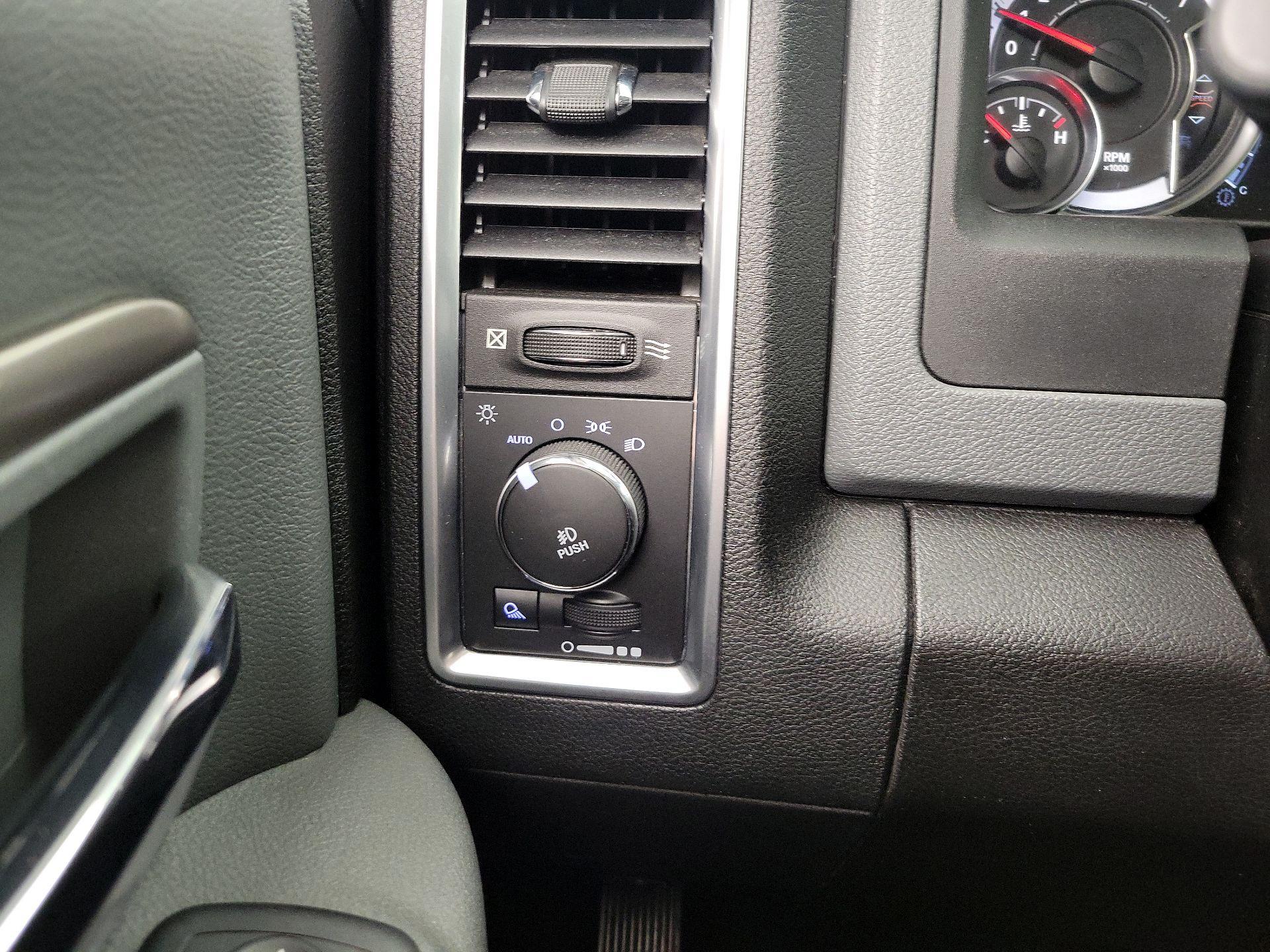 Thumbnail: 2019 RAM 1500 Classic - 13