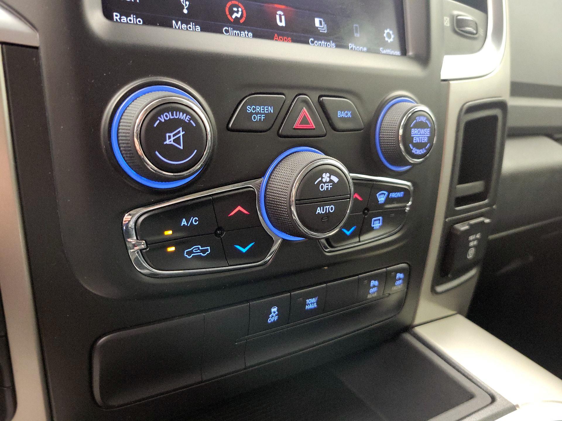 Thumbnail: 2019 RAM 1500 Classic - 16