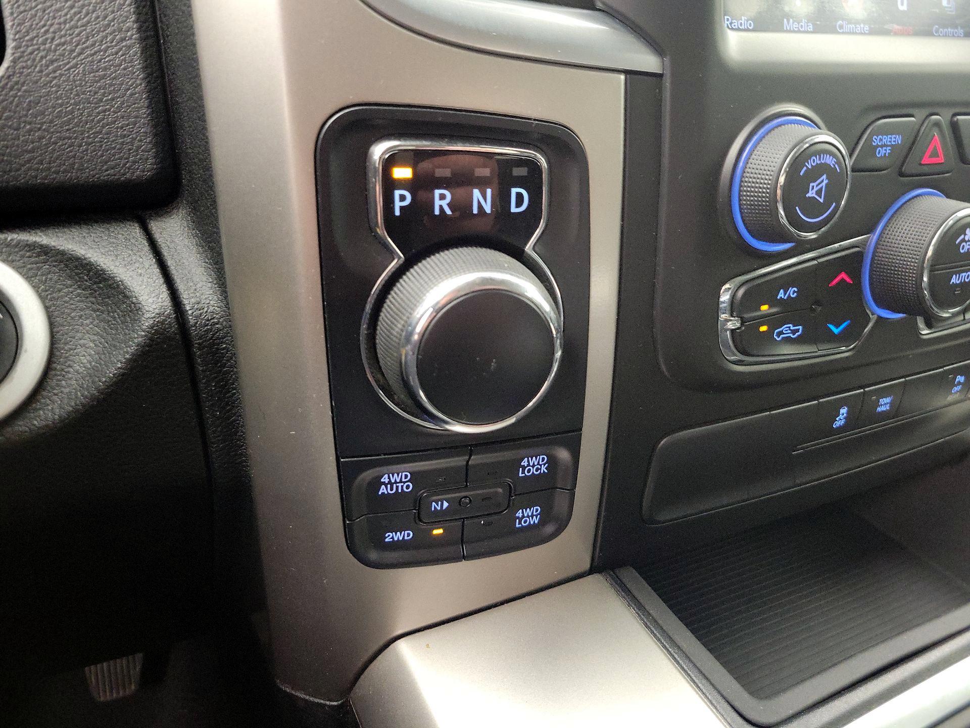 Thumbnail: 2019 RAM 1500 Classic - 17