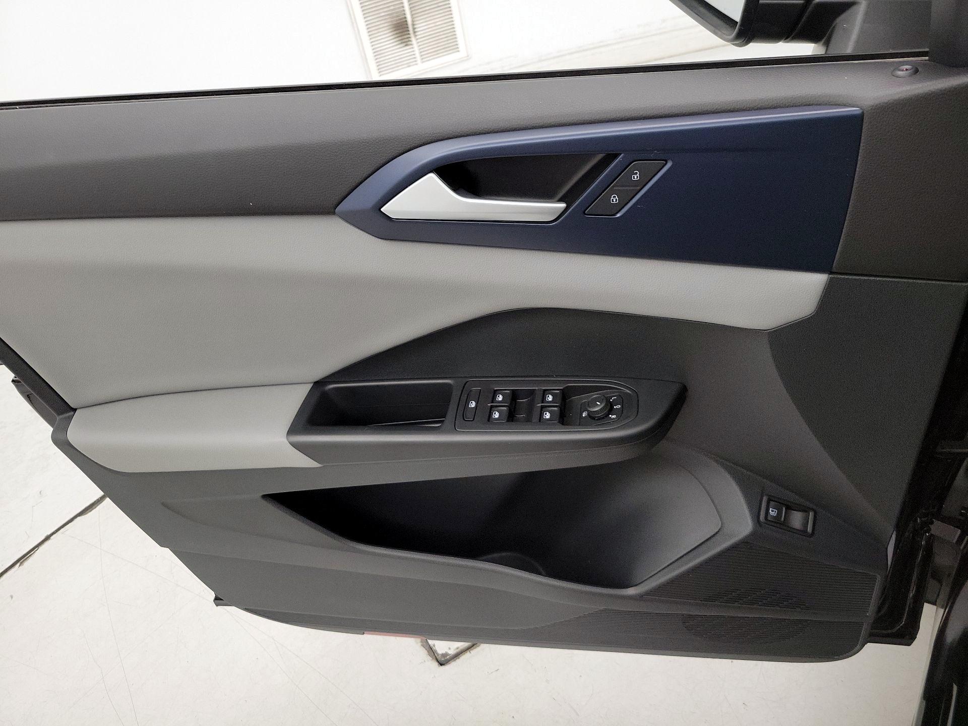 Thumbnail: 2023 Volkswagen Taos - 12