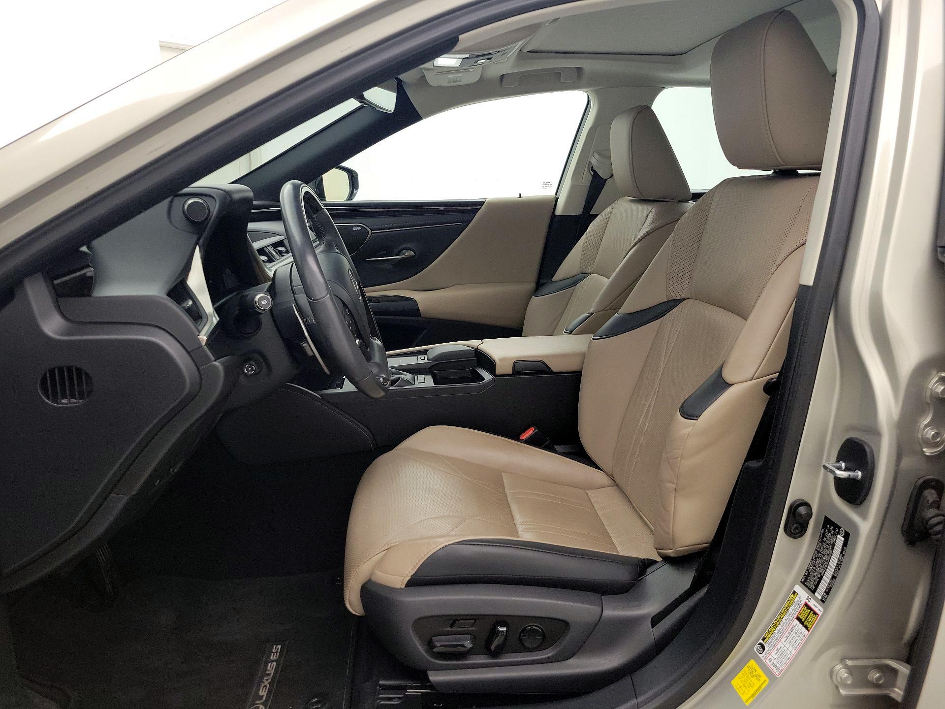 Thumbnail: 2020 Lexus ES - 11