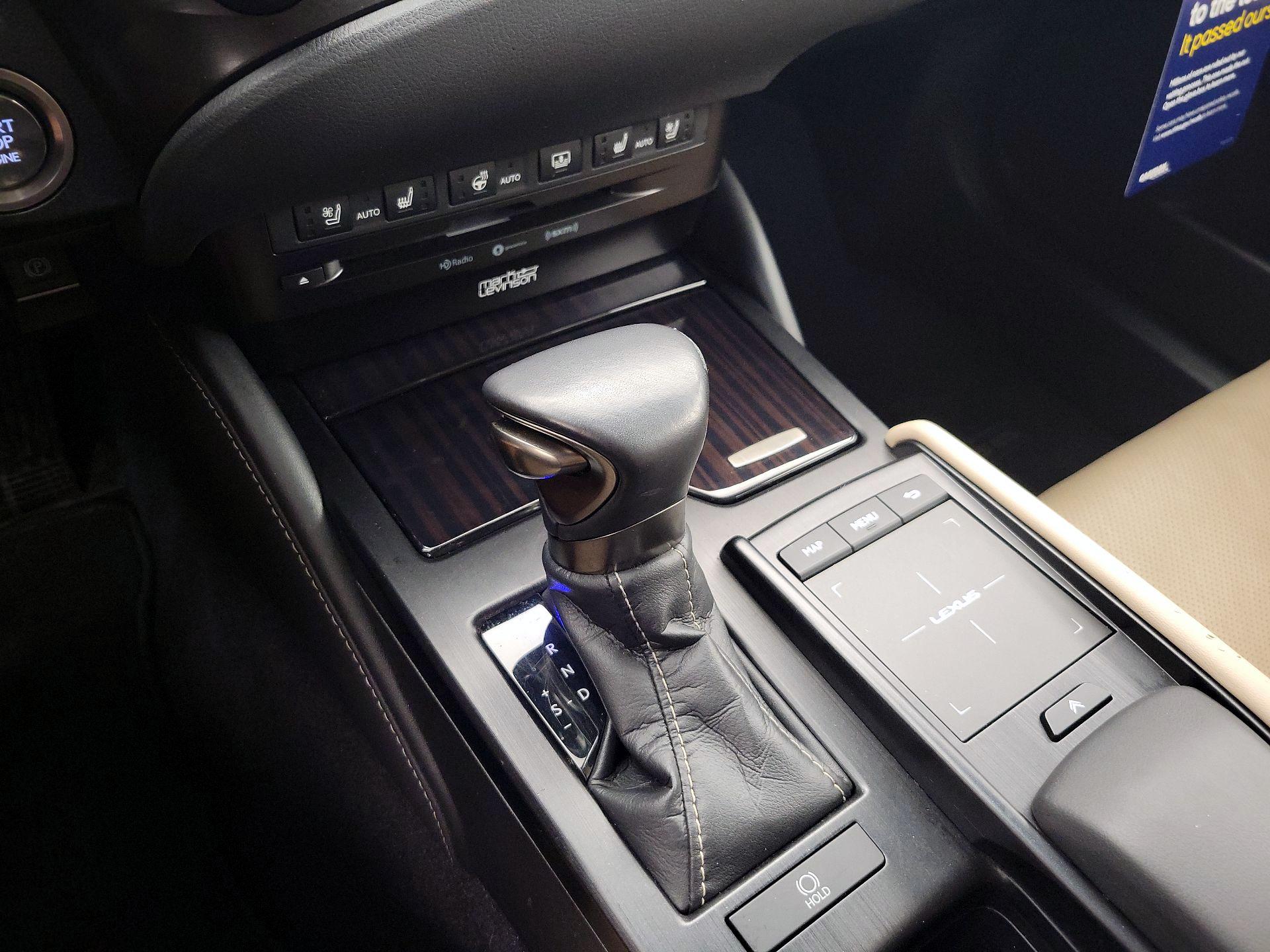 Thumbnail: 2020 Lexus ES - 17