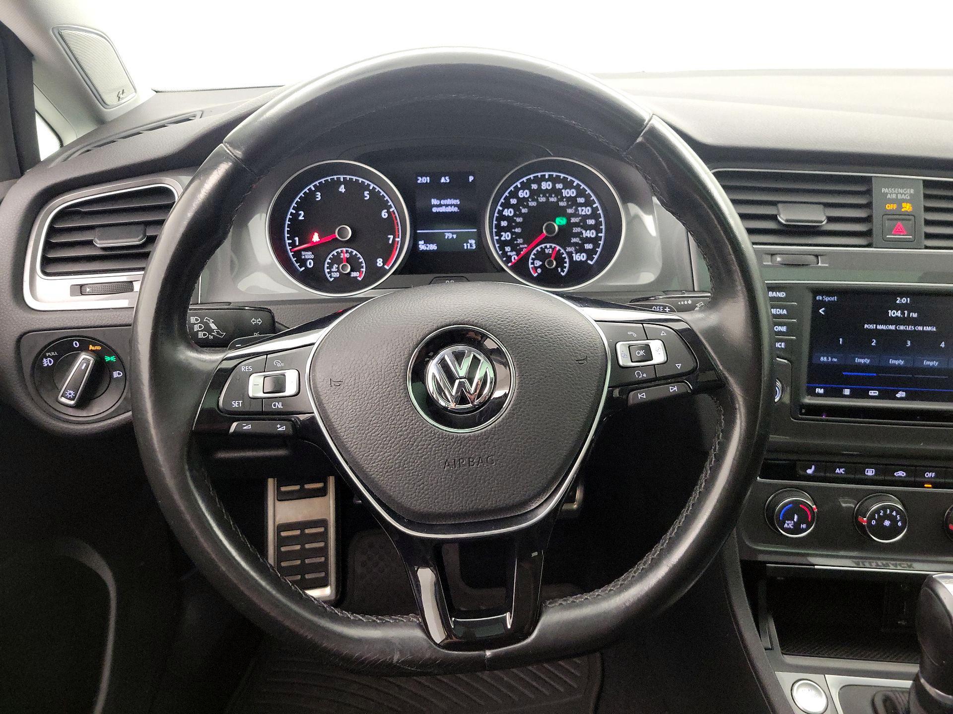 Thumbnail: 2017 Volkswagen Golf - 10