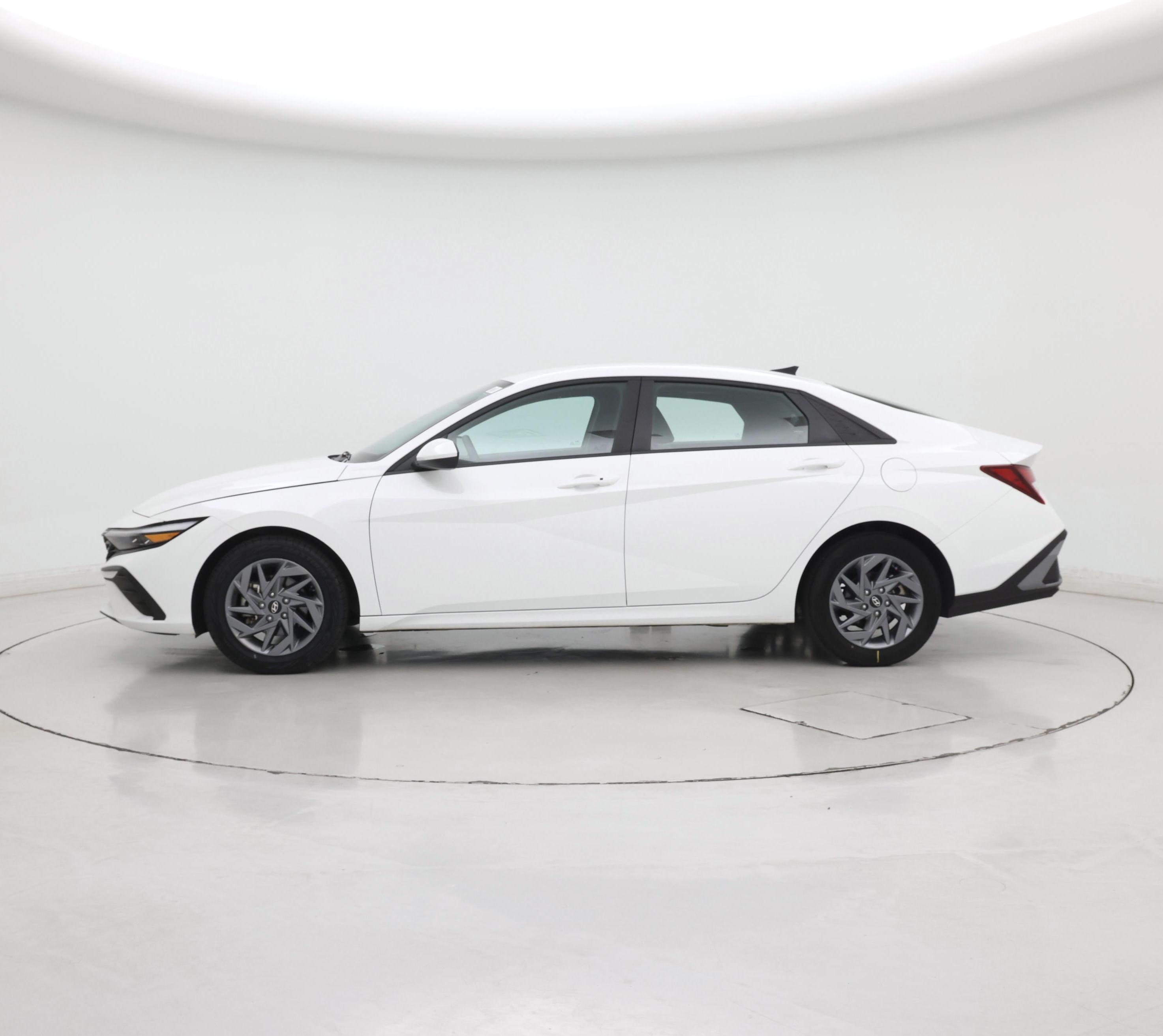 Thumbnail: 2024 Hyundai Elantra - 3