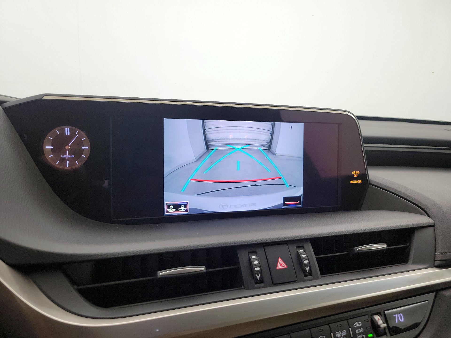 Thumbnail: 2021 Lexus ES - 15