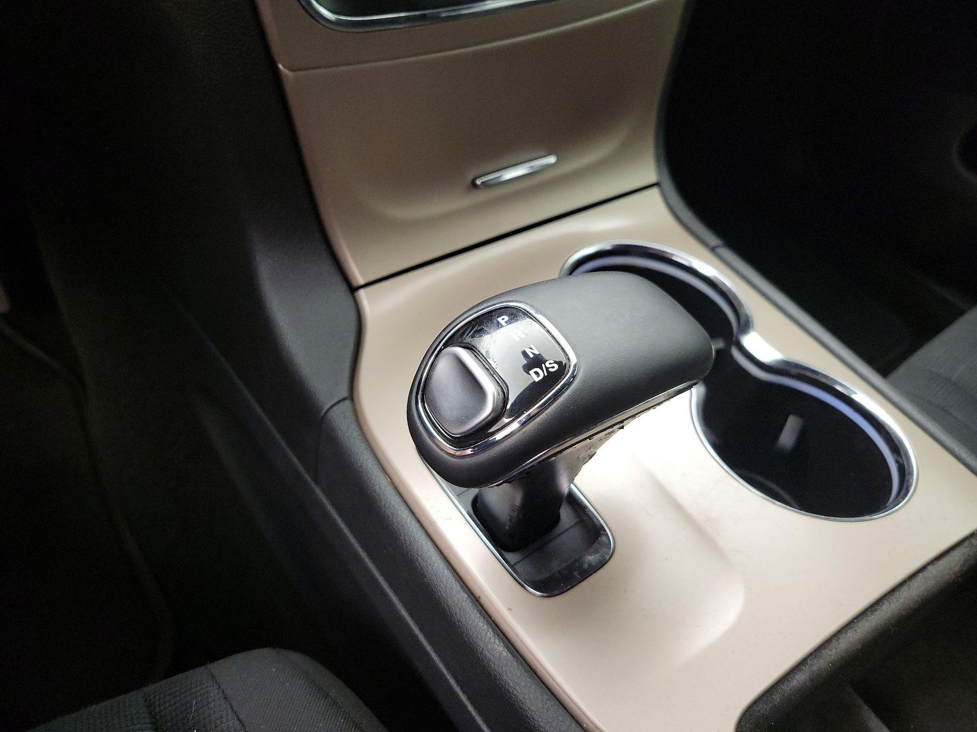 Thumbnail: 2015 Jeep Grand Cherokee - 16