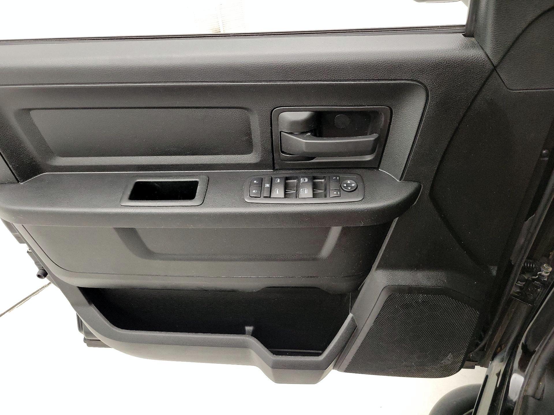 Thumbnail: 2019 RAM 1500 Classic - 12