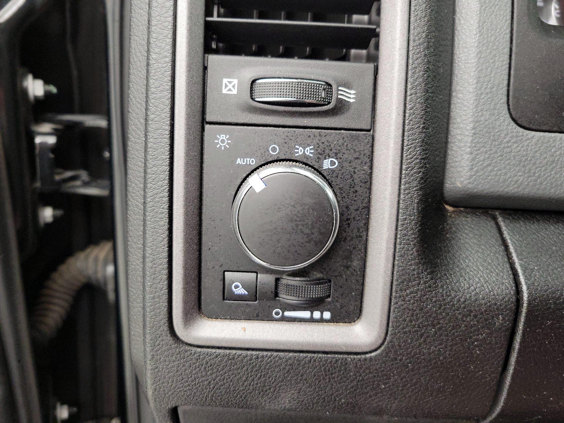 Thumbnail: 2019 RAM 1500 Classic - 13