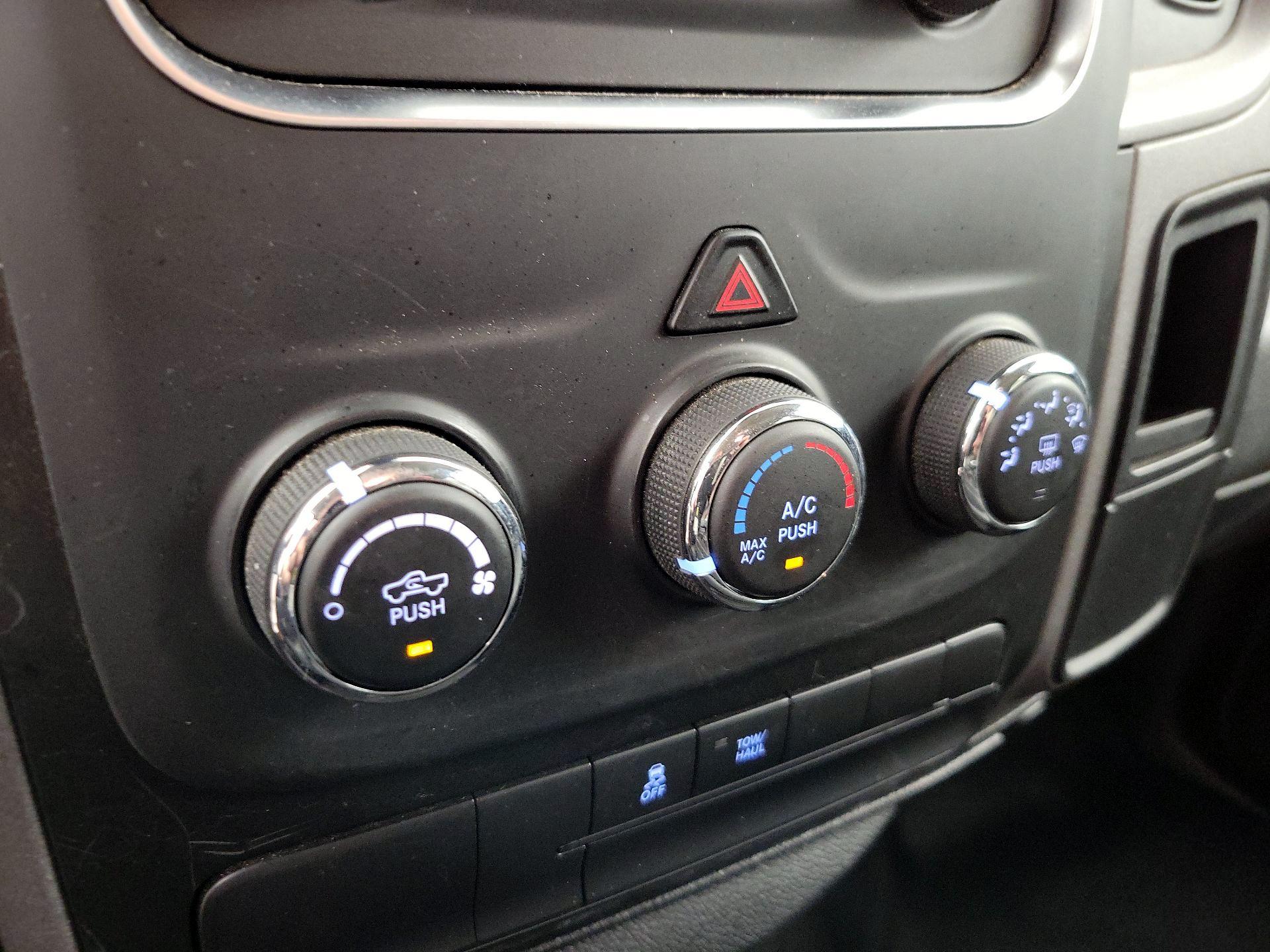 Thumbnail: 2019 RAM 1500 Classic - 16