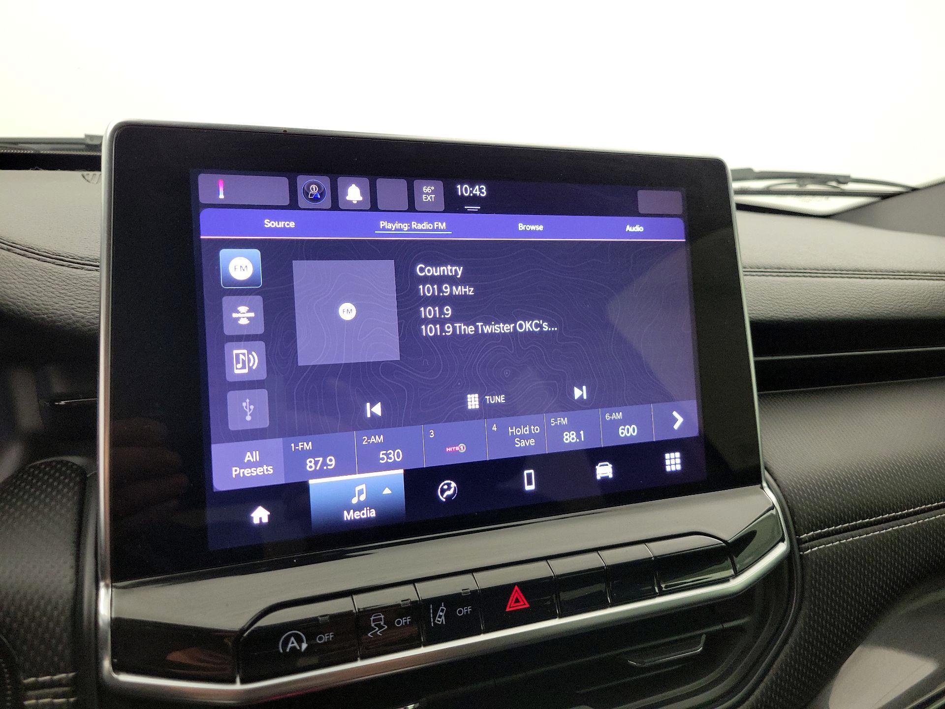 Thumbnail: 2023 Jeep Compass - 15