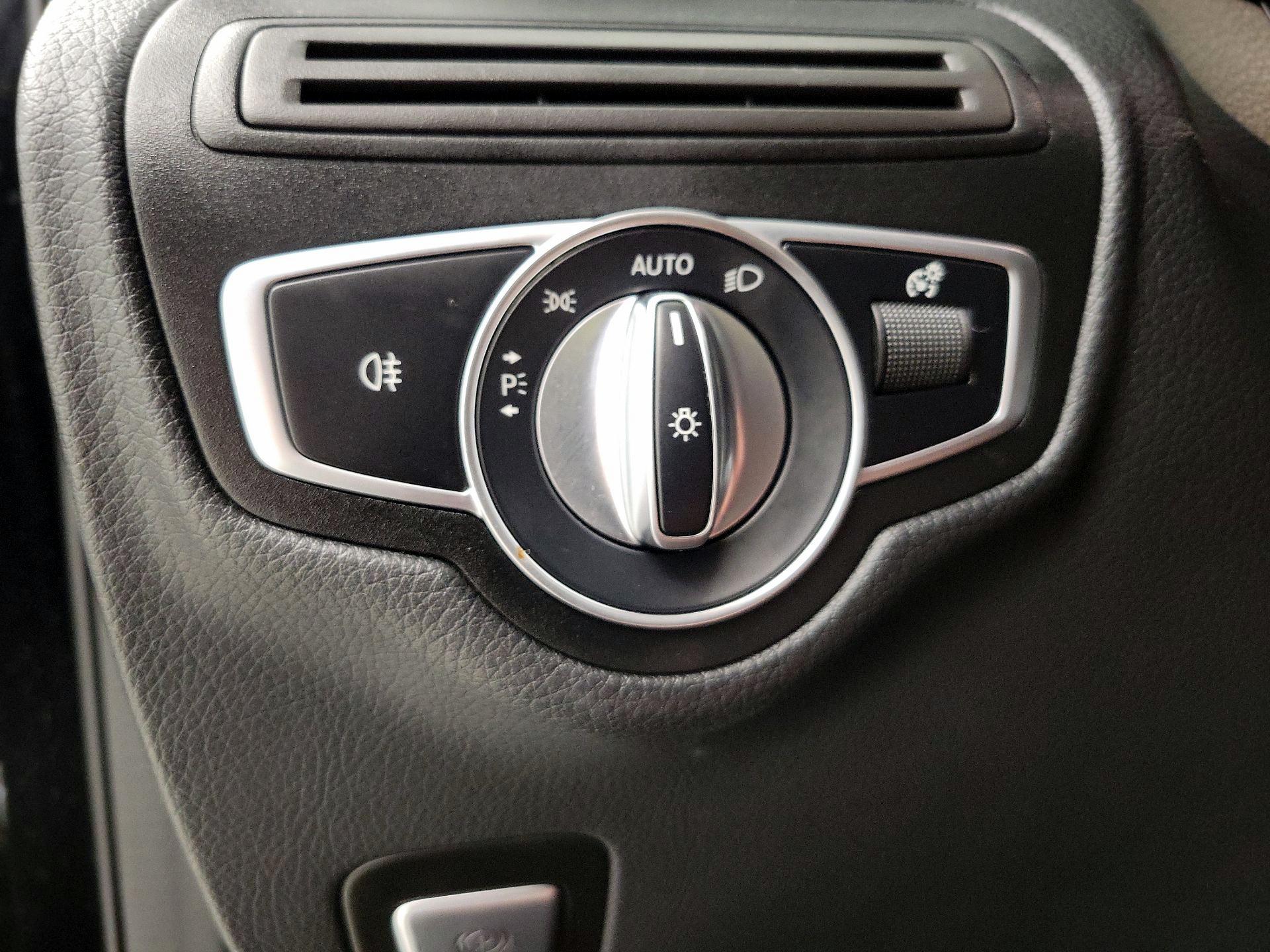 Thumbnail: 2022 Mercedes-Benz GLC - 13