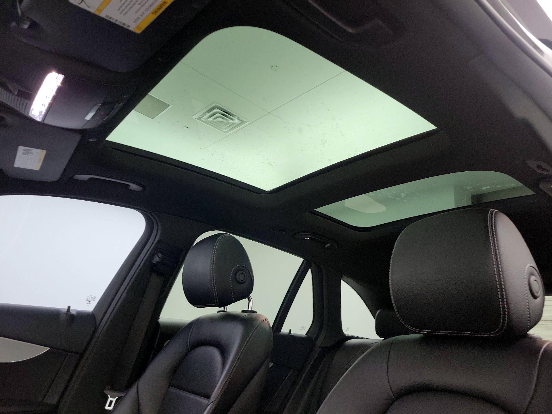 Thumbnail: 2022 Mercedes-Benz GLC - 19