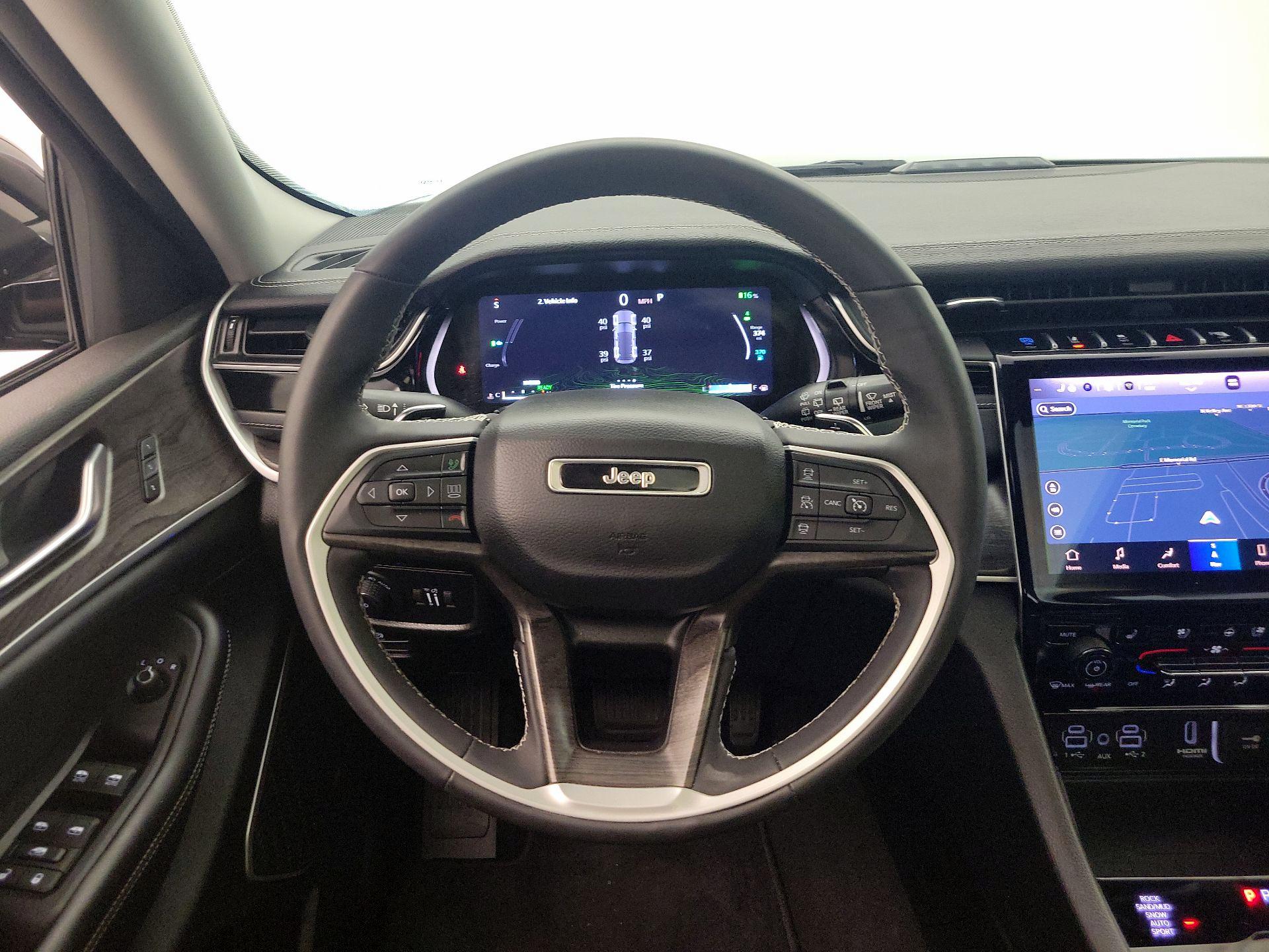 Thumbnail: 2023 Jeep Grand Cherokee - 10