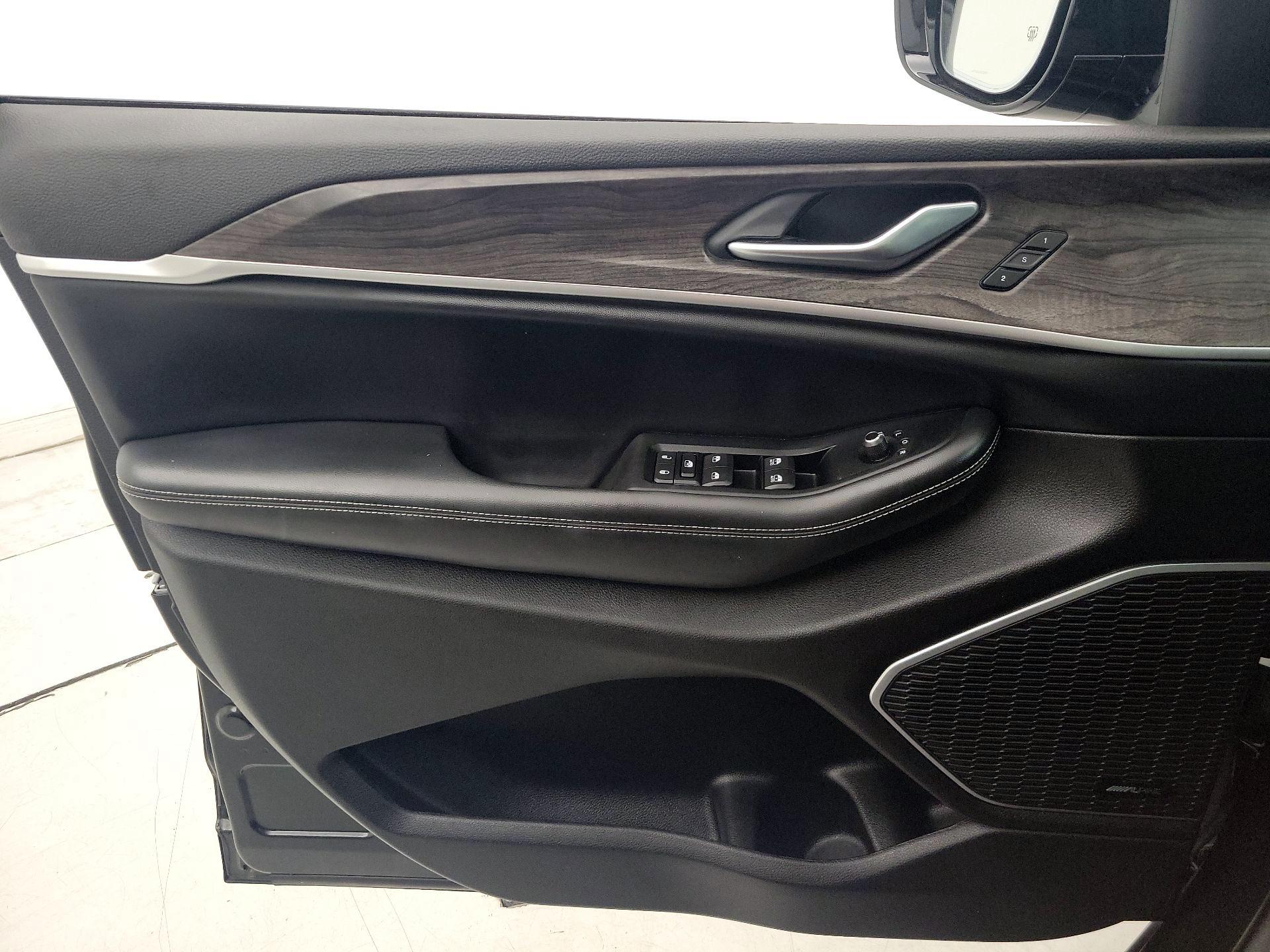 Thumbnail: 2023 Jeep Grand Cherokee - 12