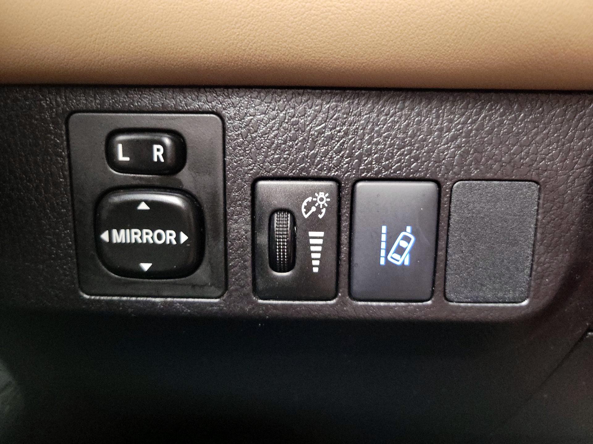 Thumbnail: 2018 Toyota RAV4 - 13