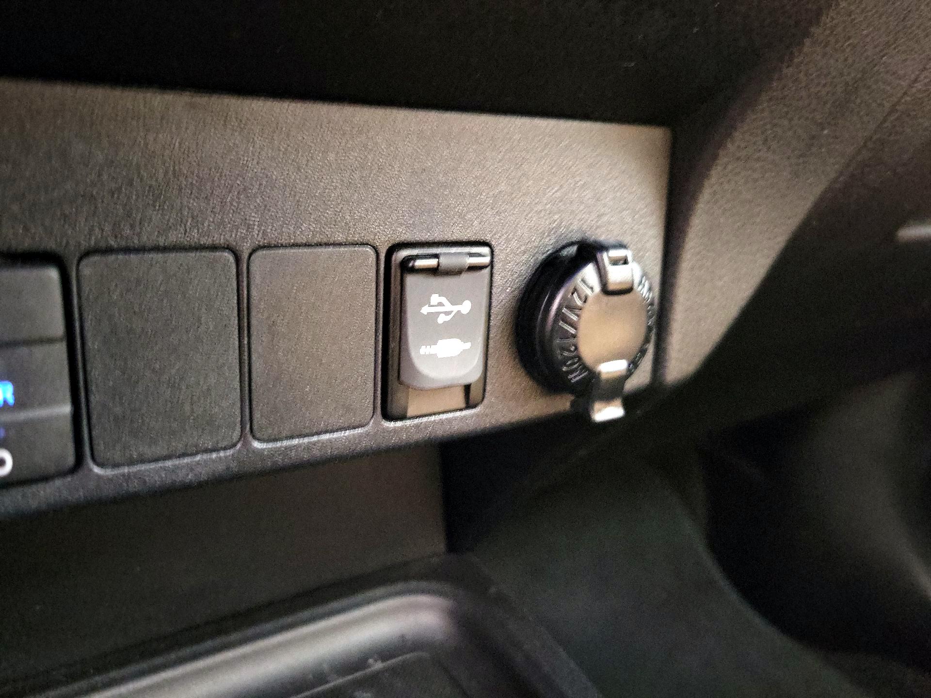 Thumbnail: 2018 Toyota RAV4 - 18