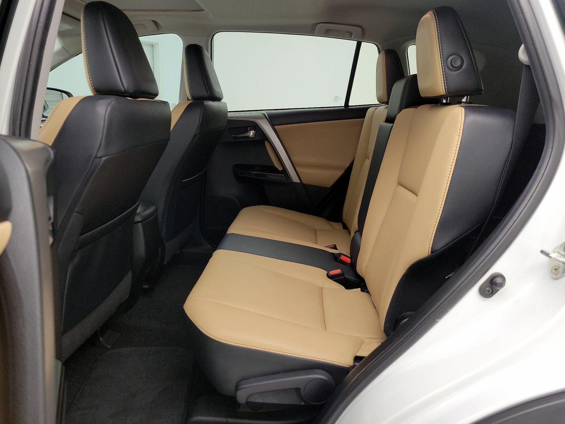 Thumbnail: 2018 Toyota RAV4 - 20