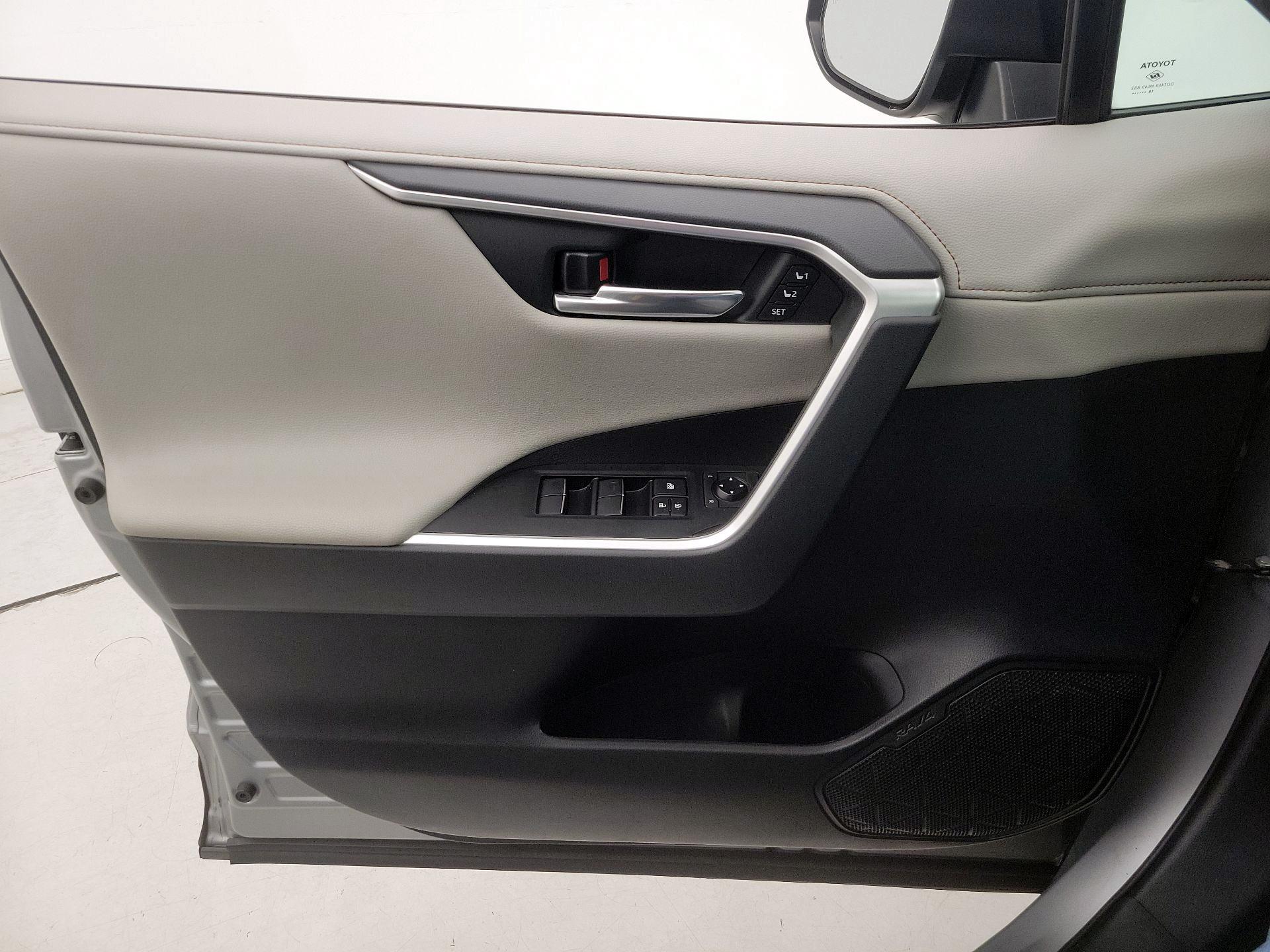 Thumbnail: 2020 Toyota RAV4 - 12