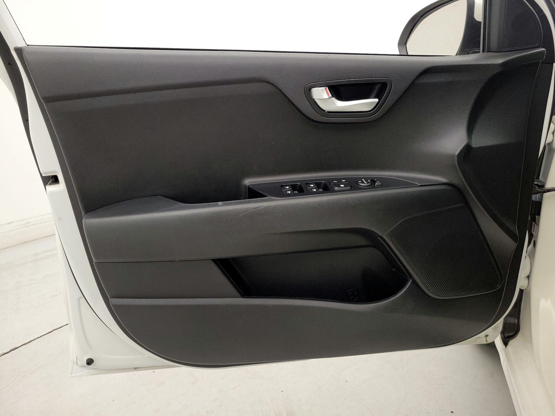 Thumbnail: 2021 Kia Rio - 12