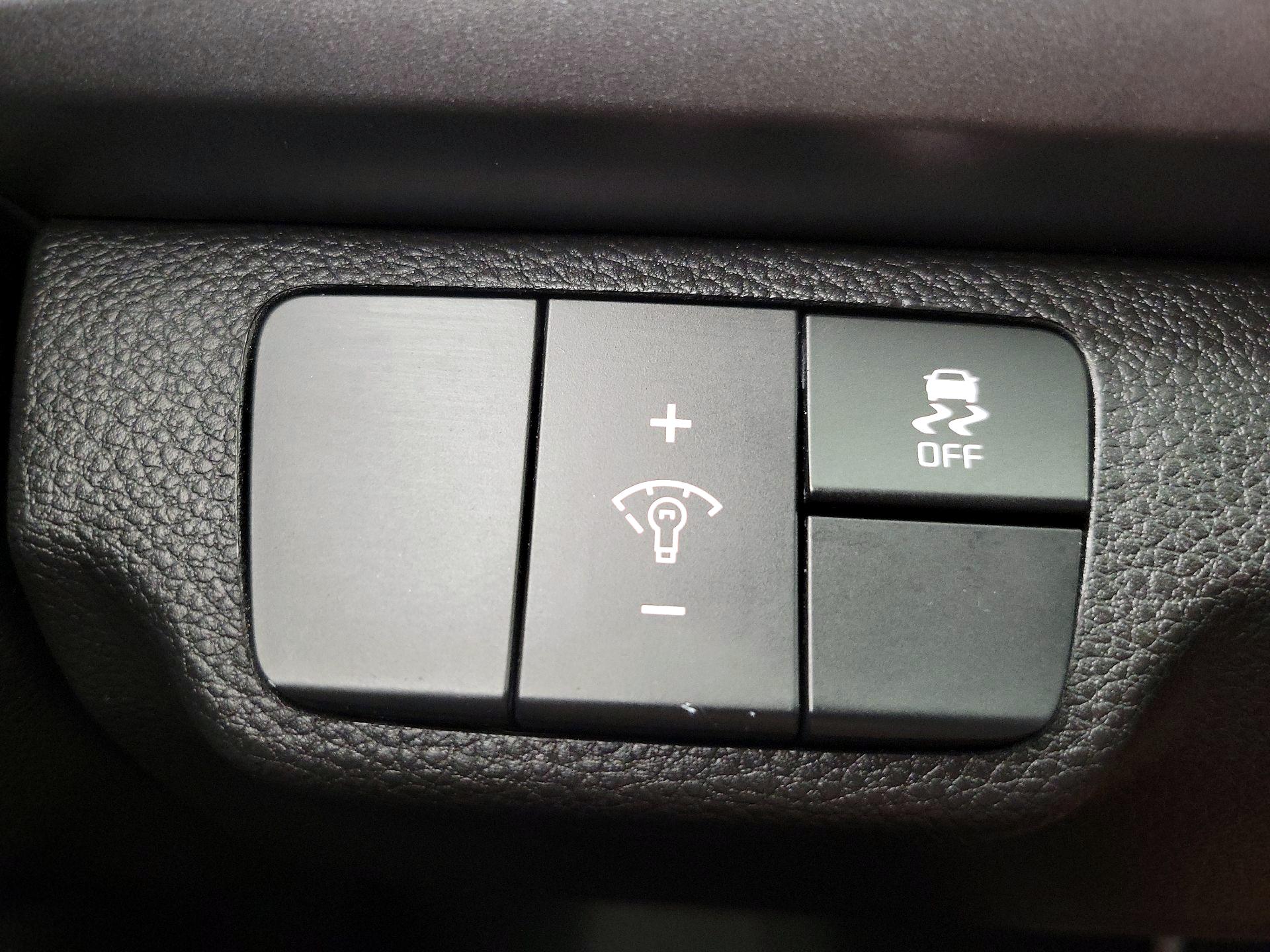 Thumbnail: 2021 Kia Rio - 13