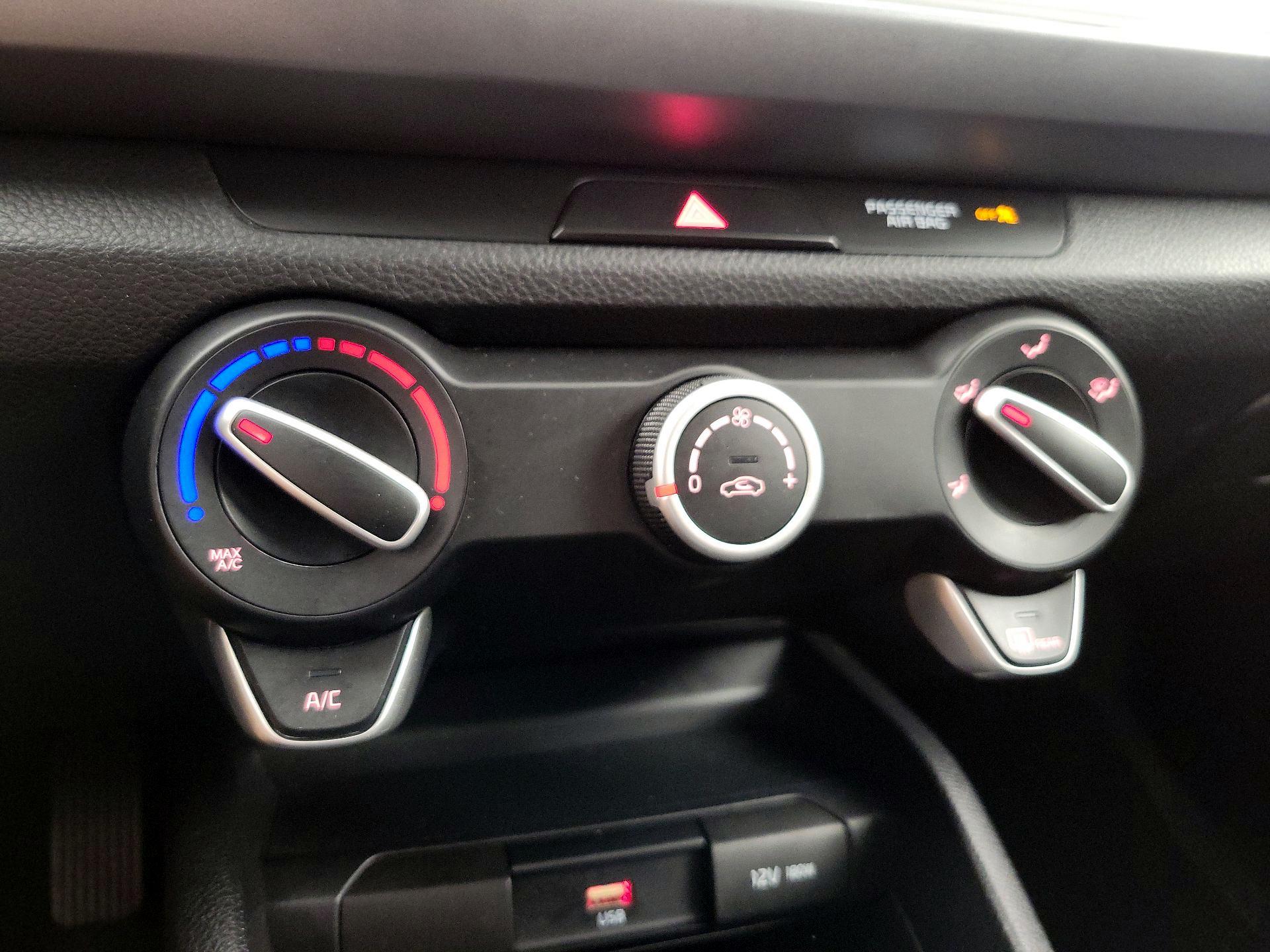 Thumbnail: 2021 Kia Rio - 15