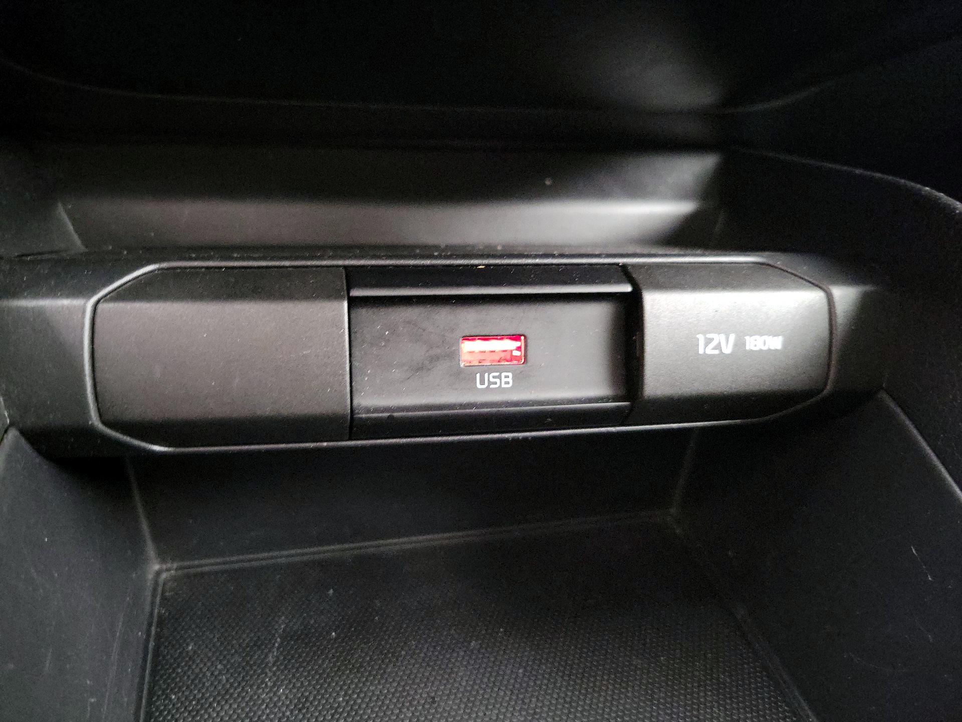 Thumbnail: 2021 Kia Rio - 17