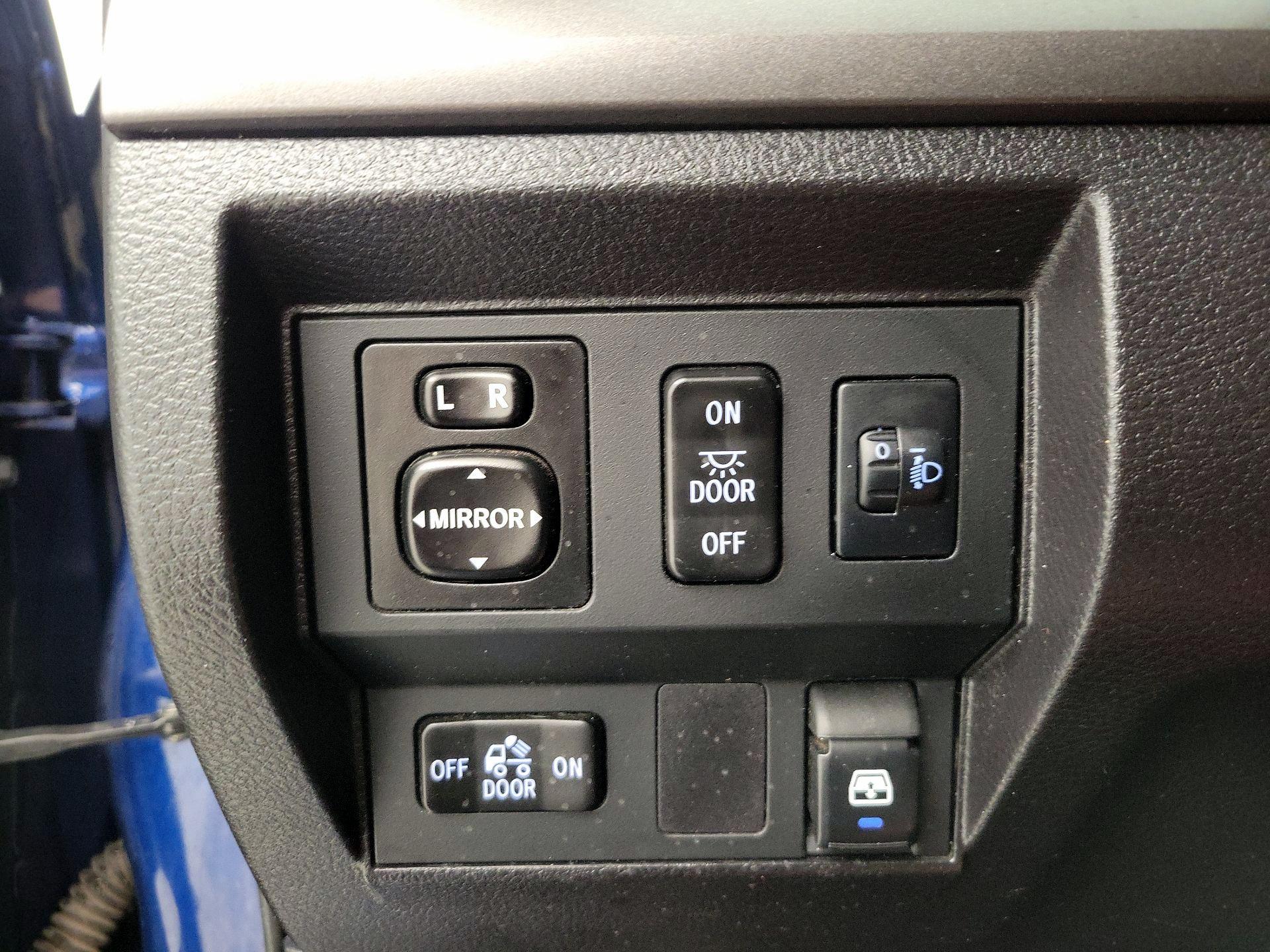 Thumbnail: 2014 Toyota Tundra - 13