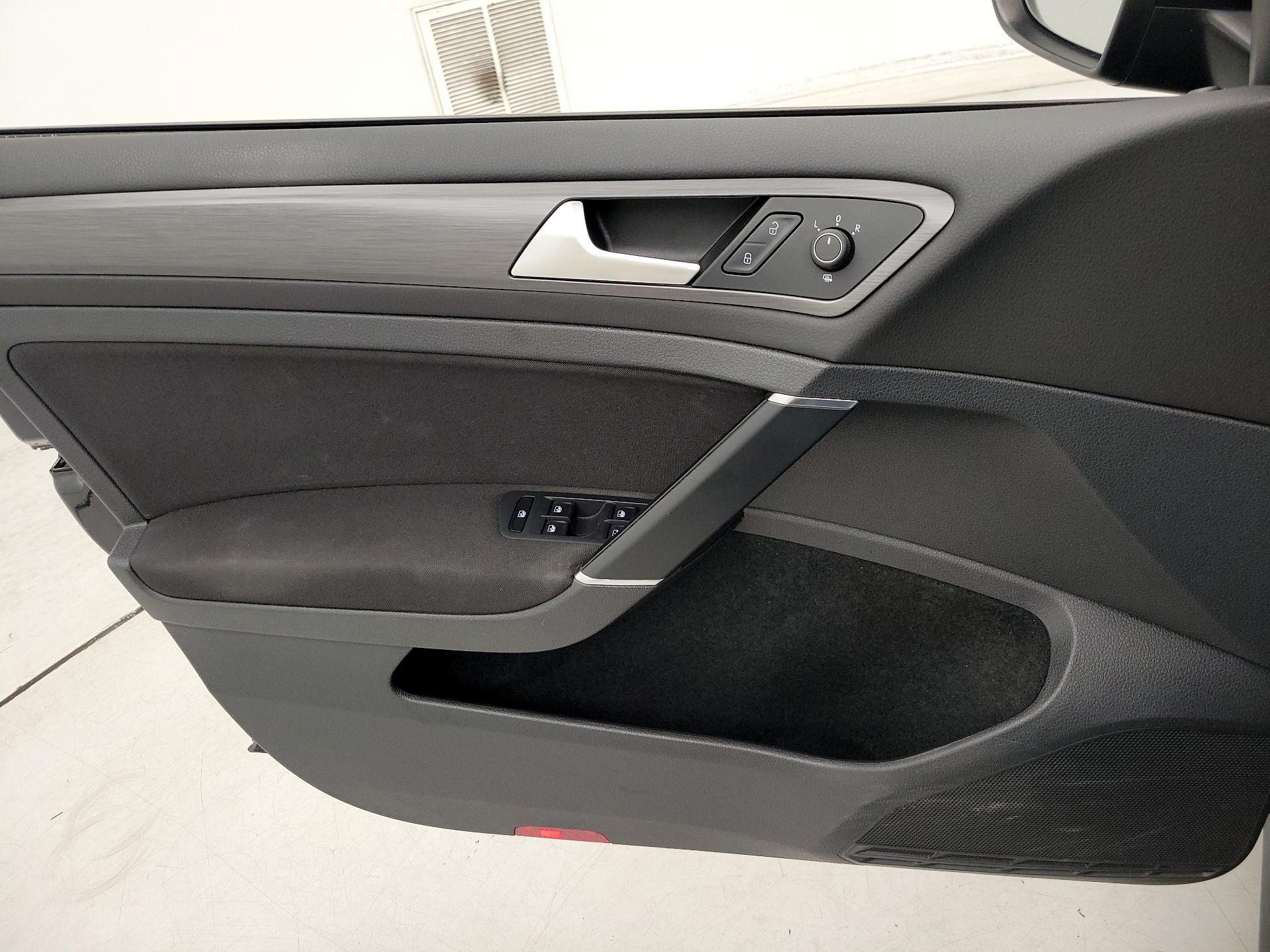 Thumbnail: 2018 Volkswagen Golf - 12