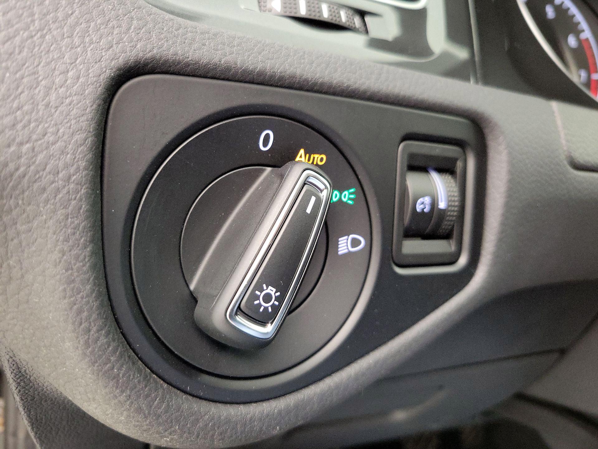 Thumbnail: 2018 Volkswagen Golf - 13