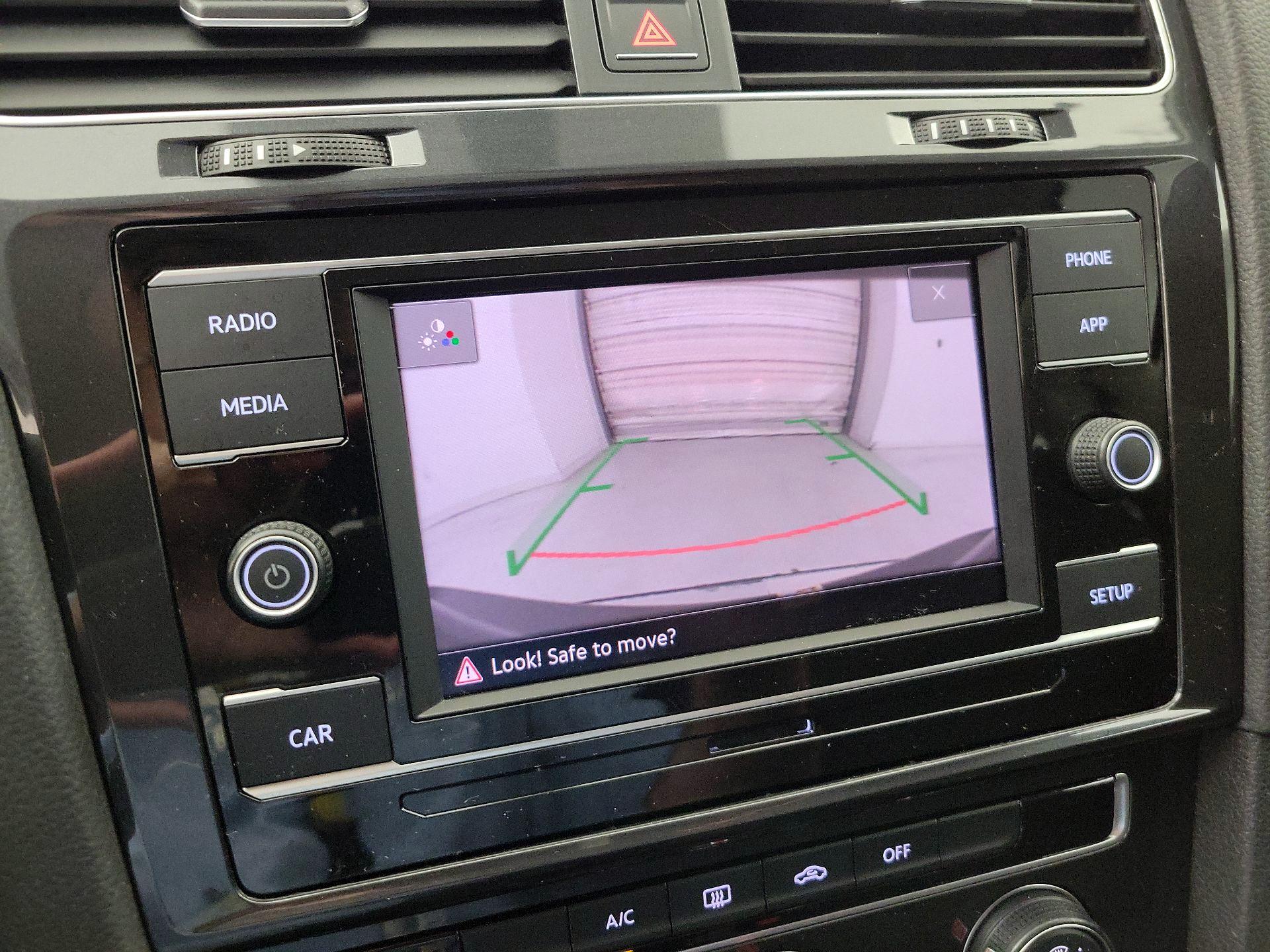 Thumbnail: 2018 Volkswagen Golf - 14