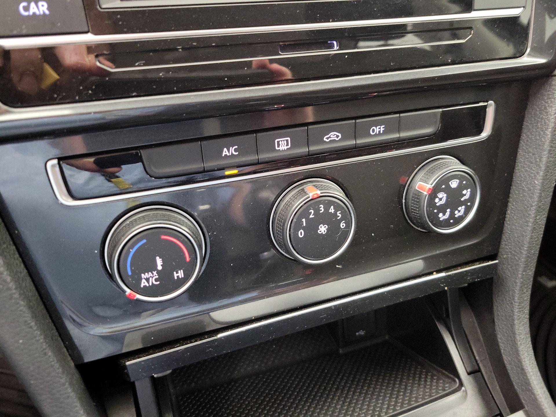 Thumbnail: 2018 Volkswagen Golf - 16