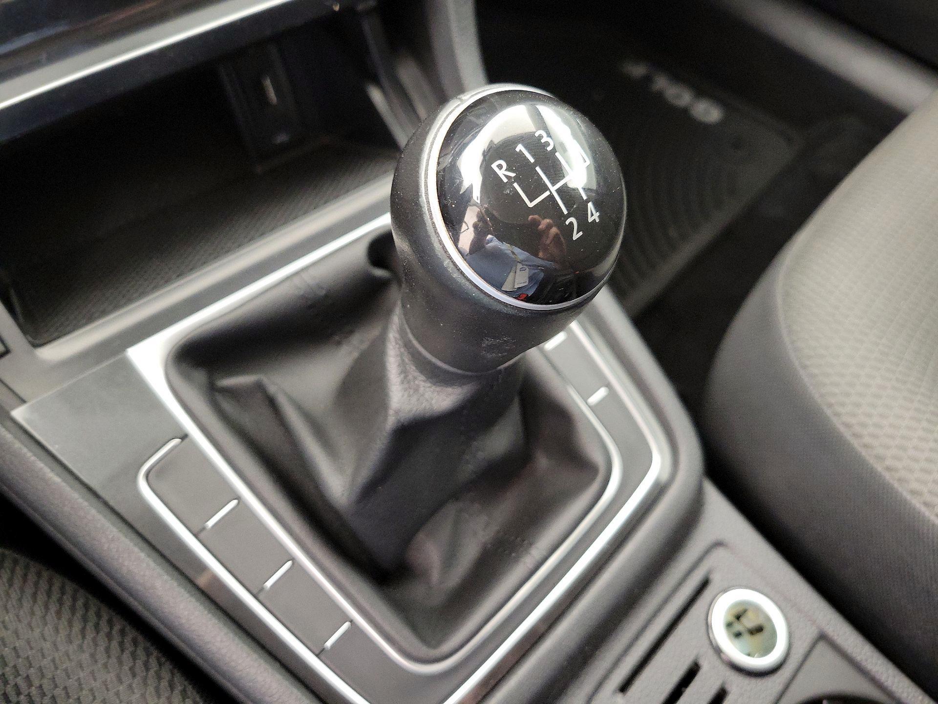 Thumbnail: 2018 Volkswagen Golf - 17