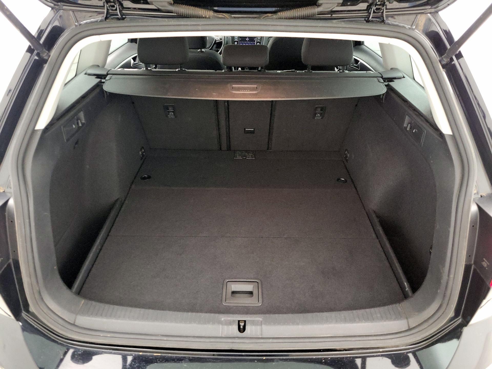 Thumbnail: 2018 Volkswagen Golf - 20