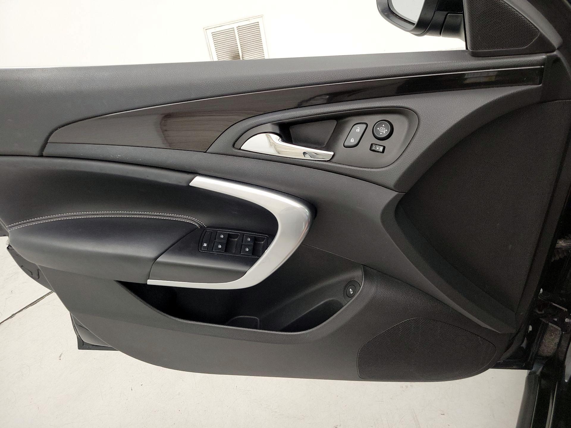 Thumbnail: 2015 Buick Regal - 12