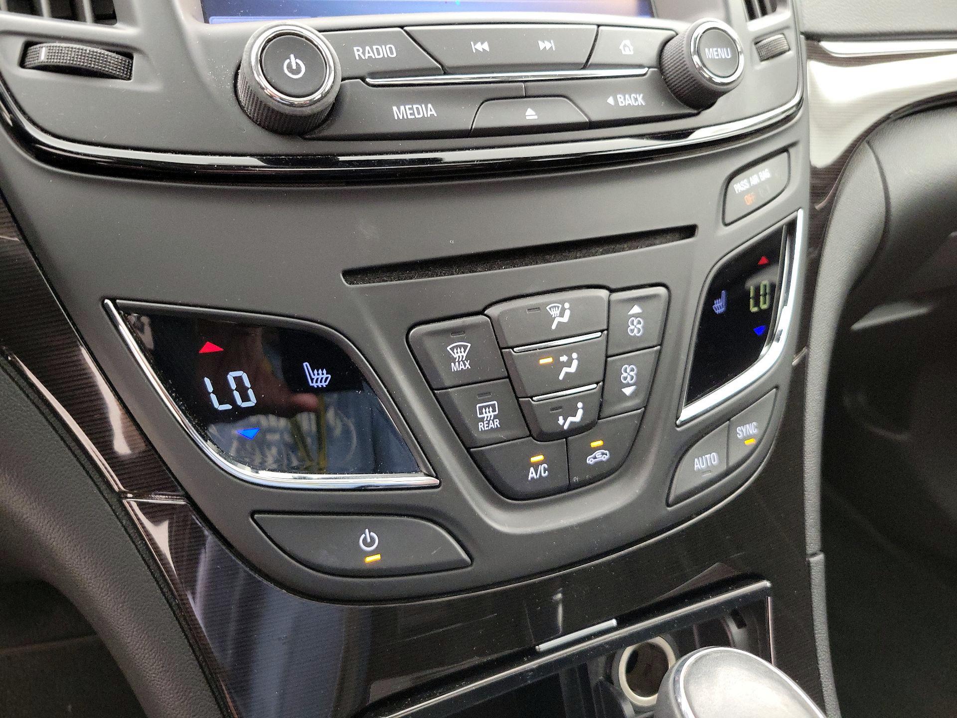 Thumbnail: 2015 Buick Regal - 17