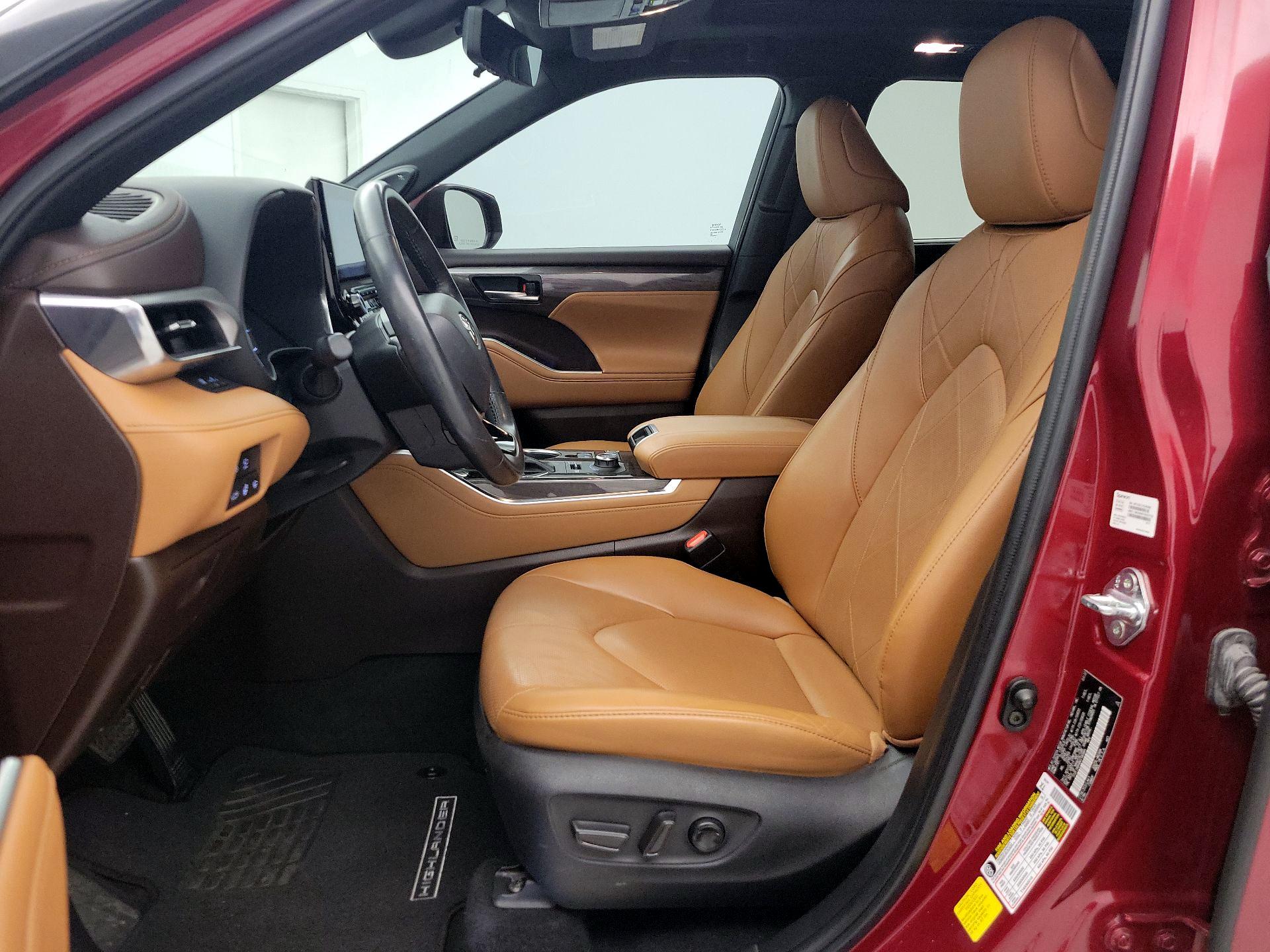 Thumbnail: 2022 Toyota Highlander - 11