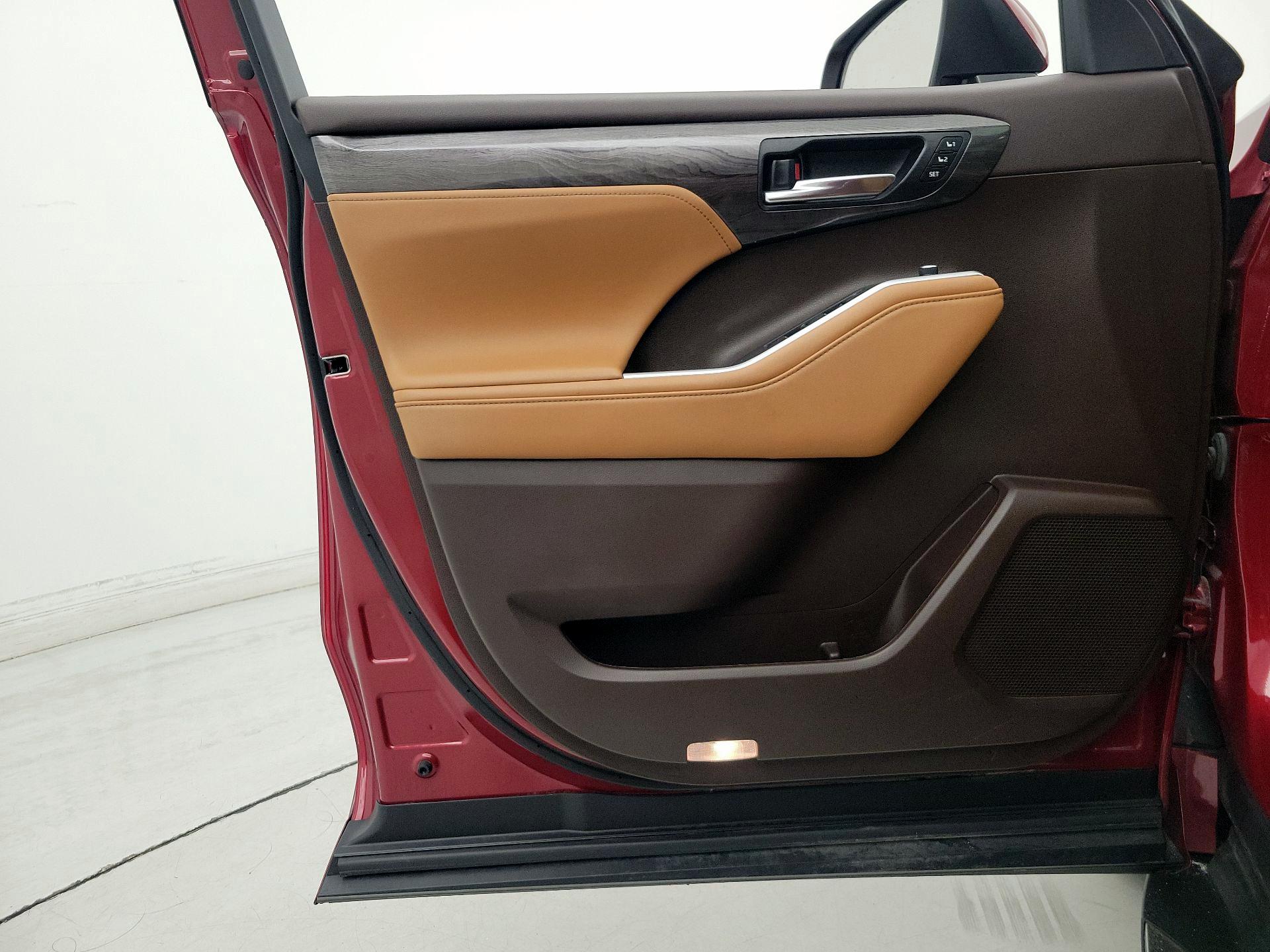 Thumbnail: 2022 Toyota Highlander - 12