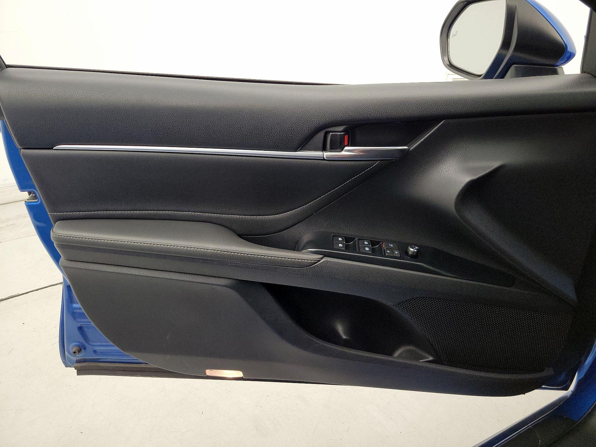 Thumbnail: 2018 Toyota Camry - 12