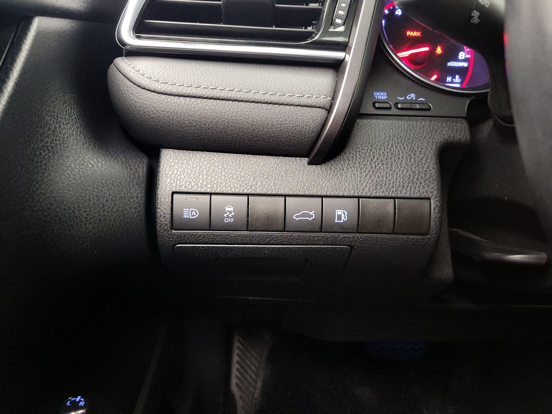 Thumbnail: 2018 Toyota Camry - 13