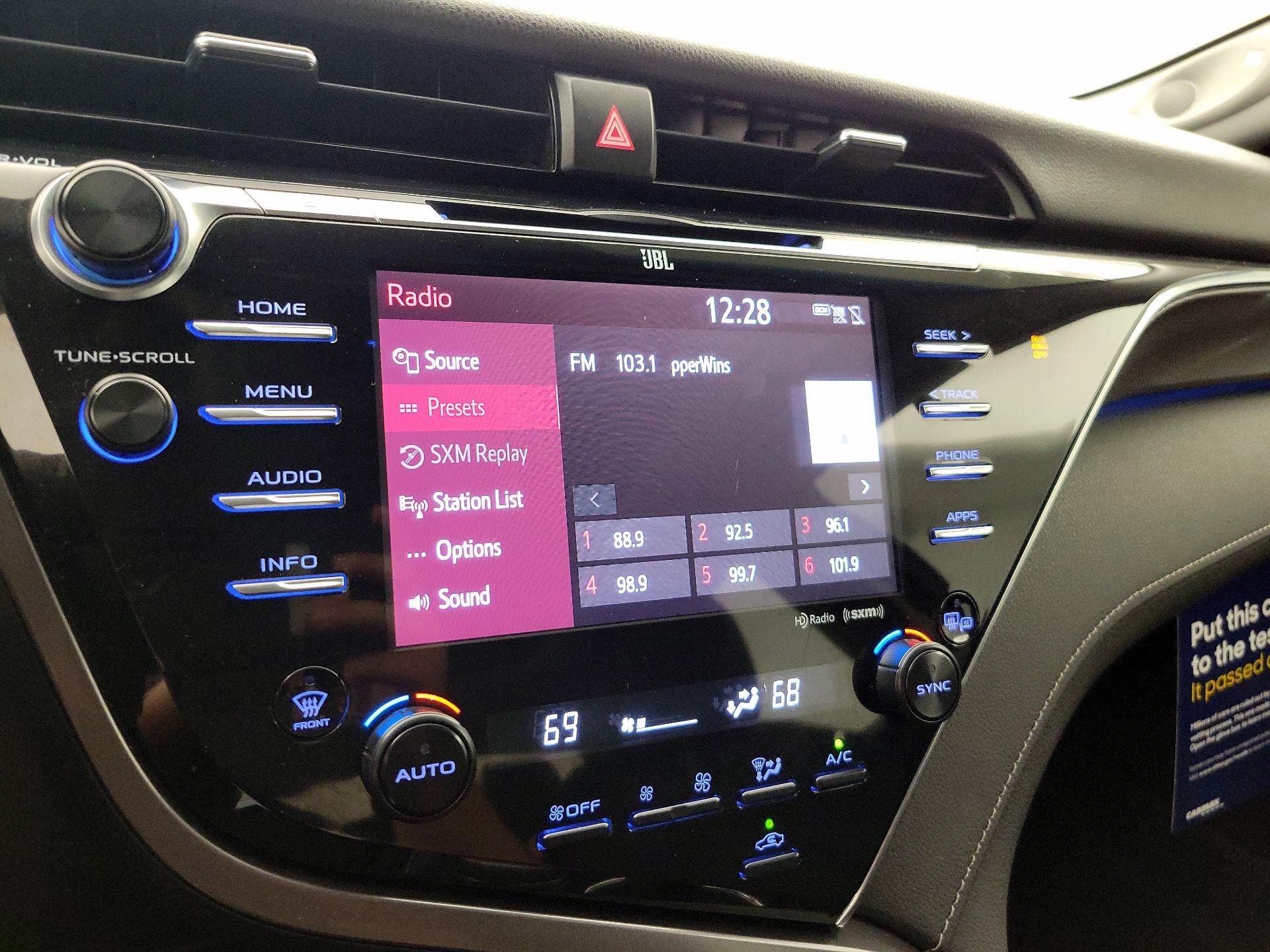 Thumbnail: 2018 Toyota Camry - 15