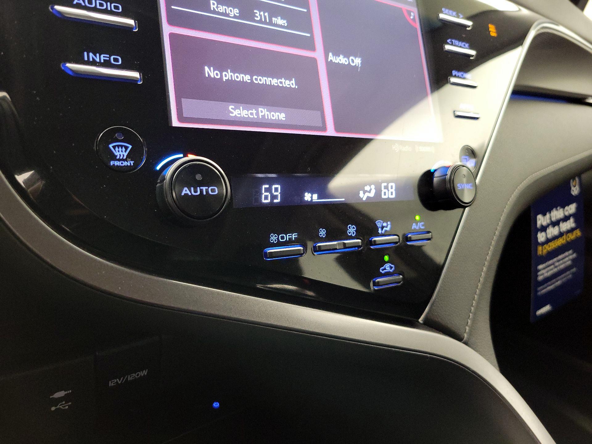 Thumbnail: 2018 Toyota Camry - 16