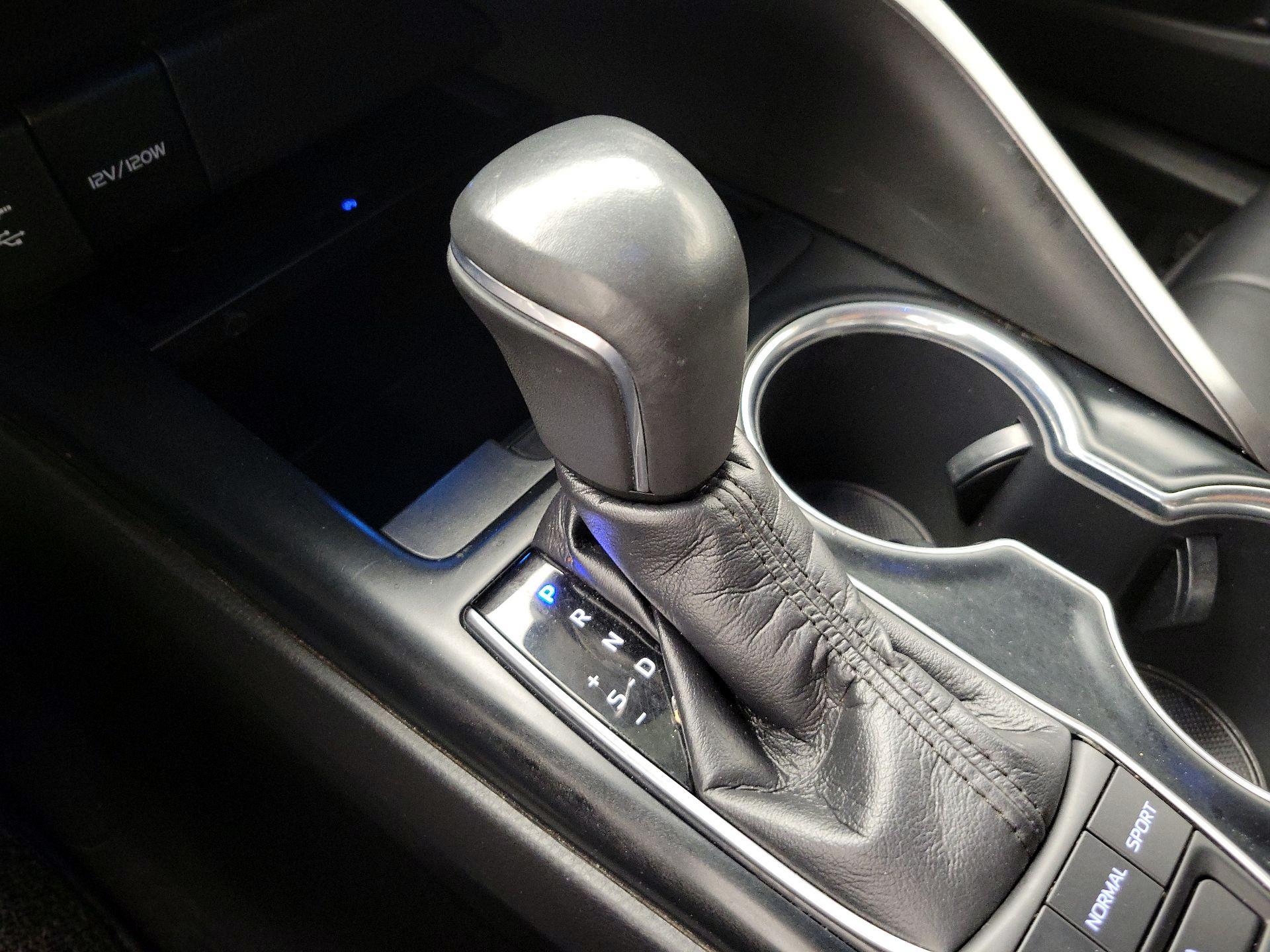 Thumbnail: 2018 Toyota Camry - 17