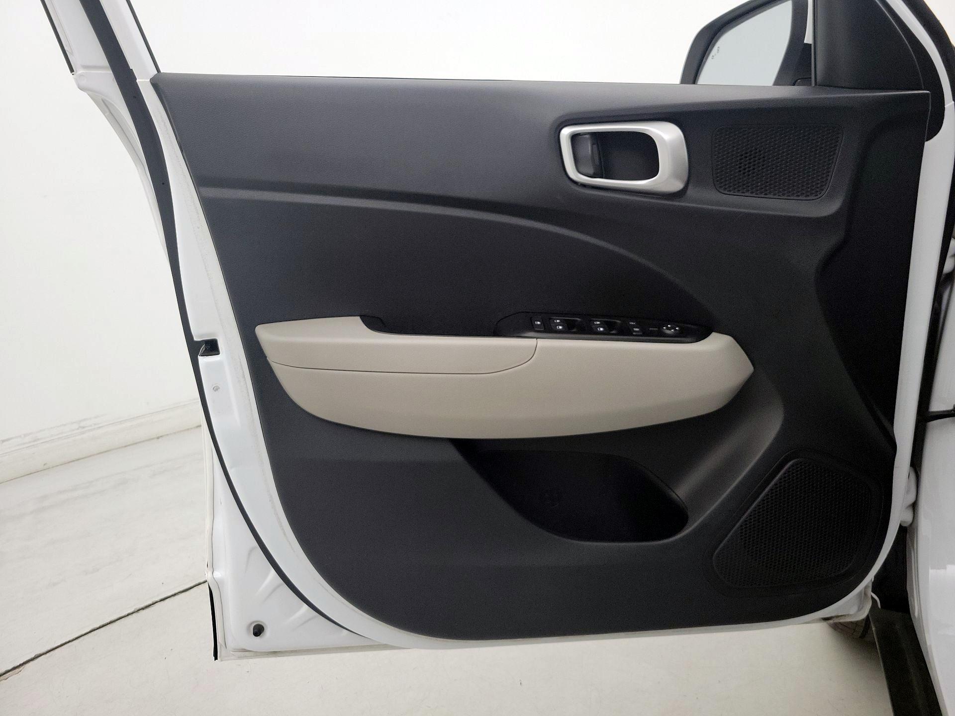 Thumbnail: 2023 Hyundai Venue - 12