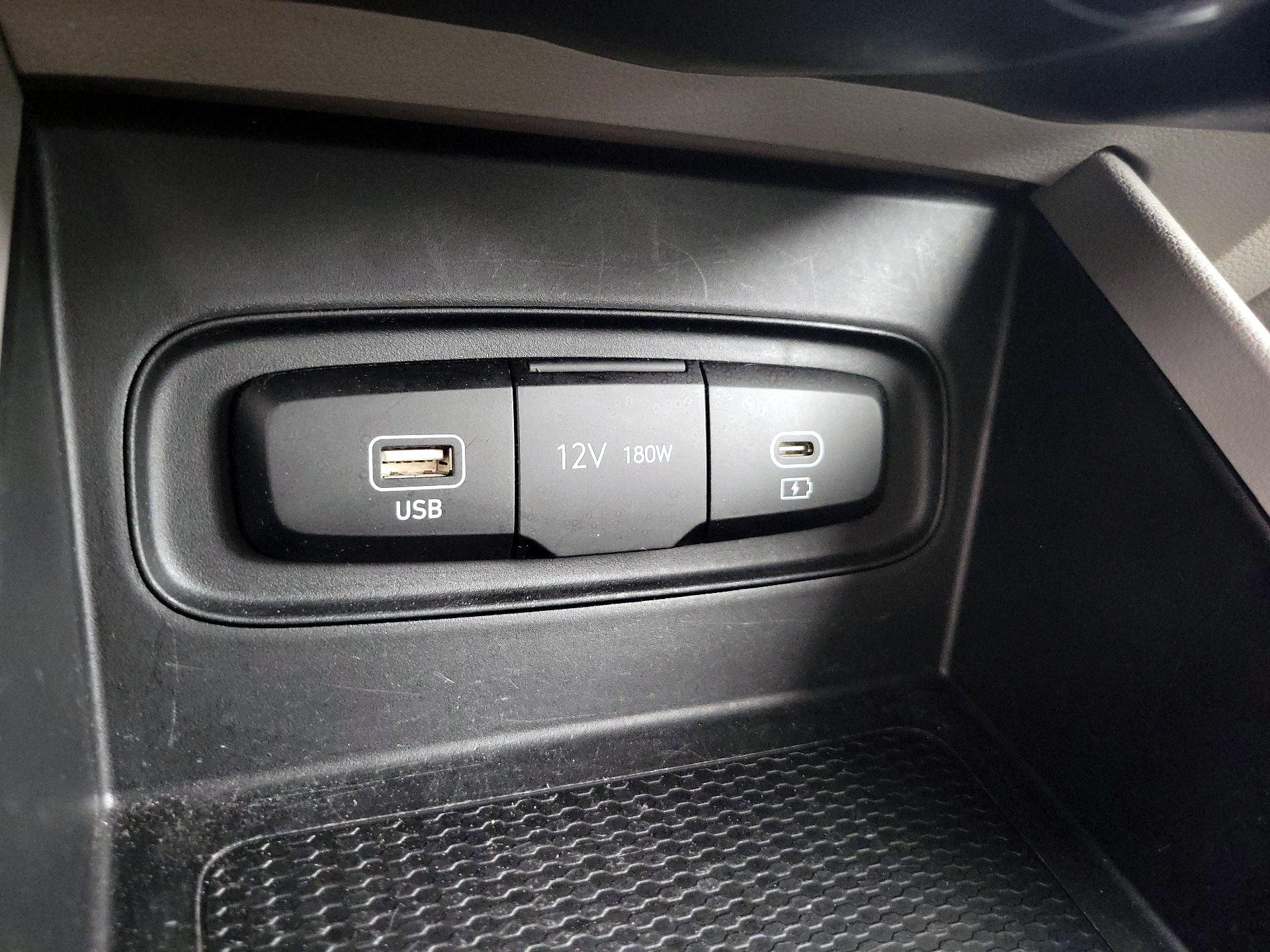 Thumbnail: 2023 Hyundai Venue - 18