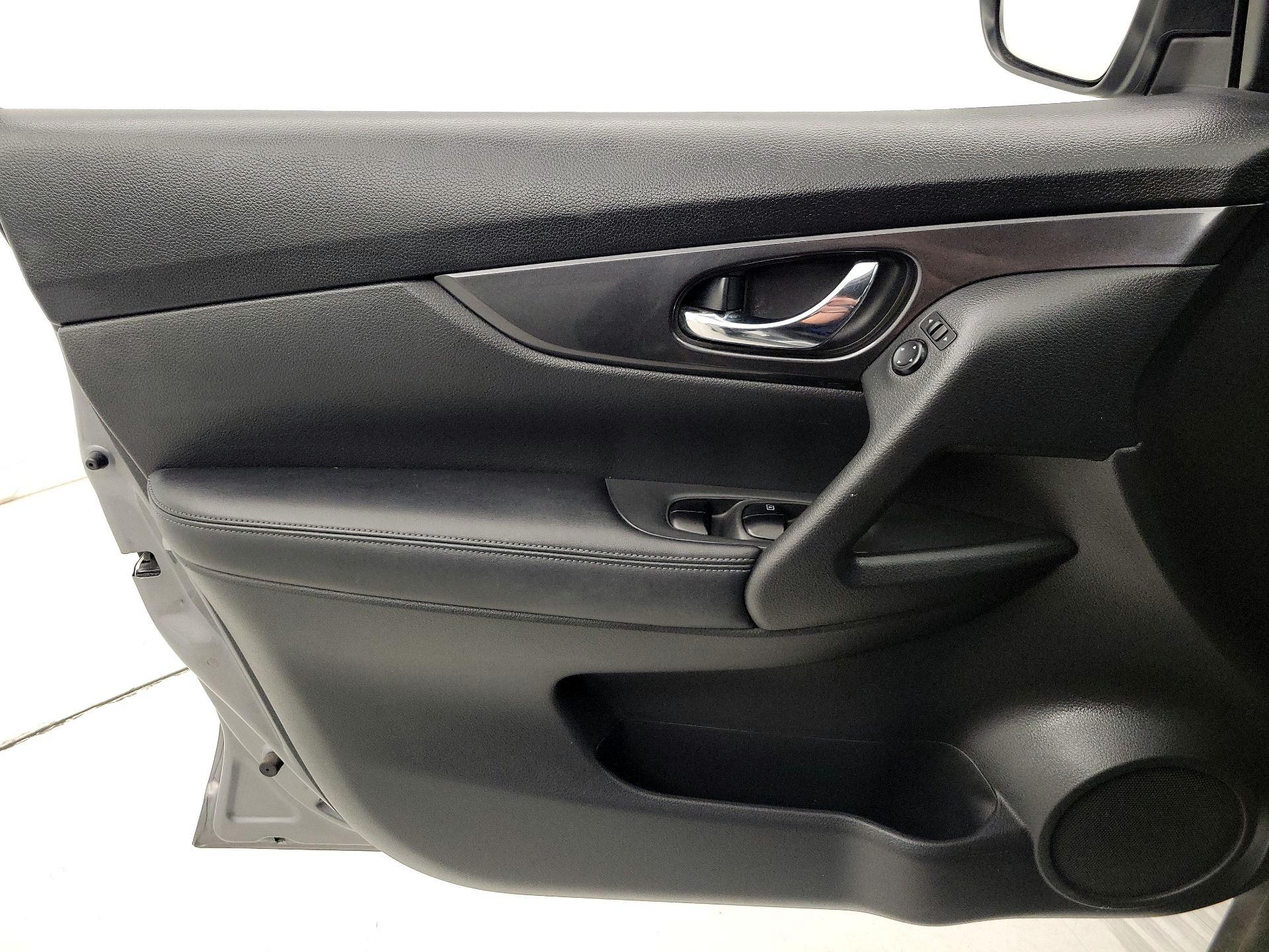 Thumbnail: 2018 Nissan Rogue - 12