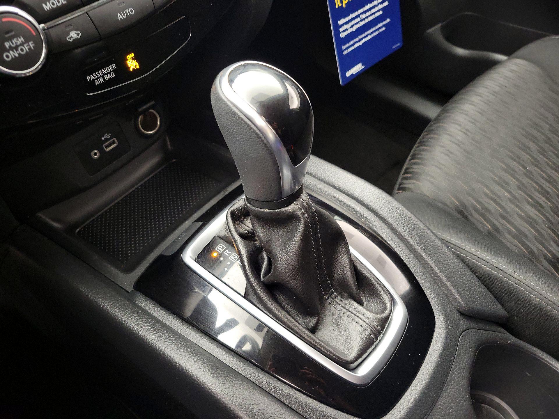 Thumbnail: 2018 Nissan Rogue - 17