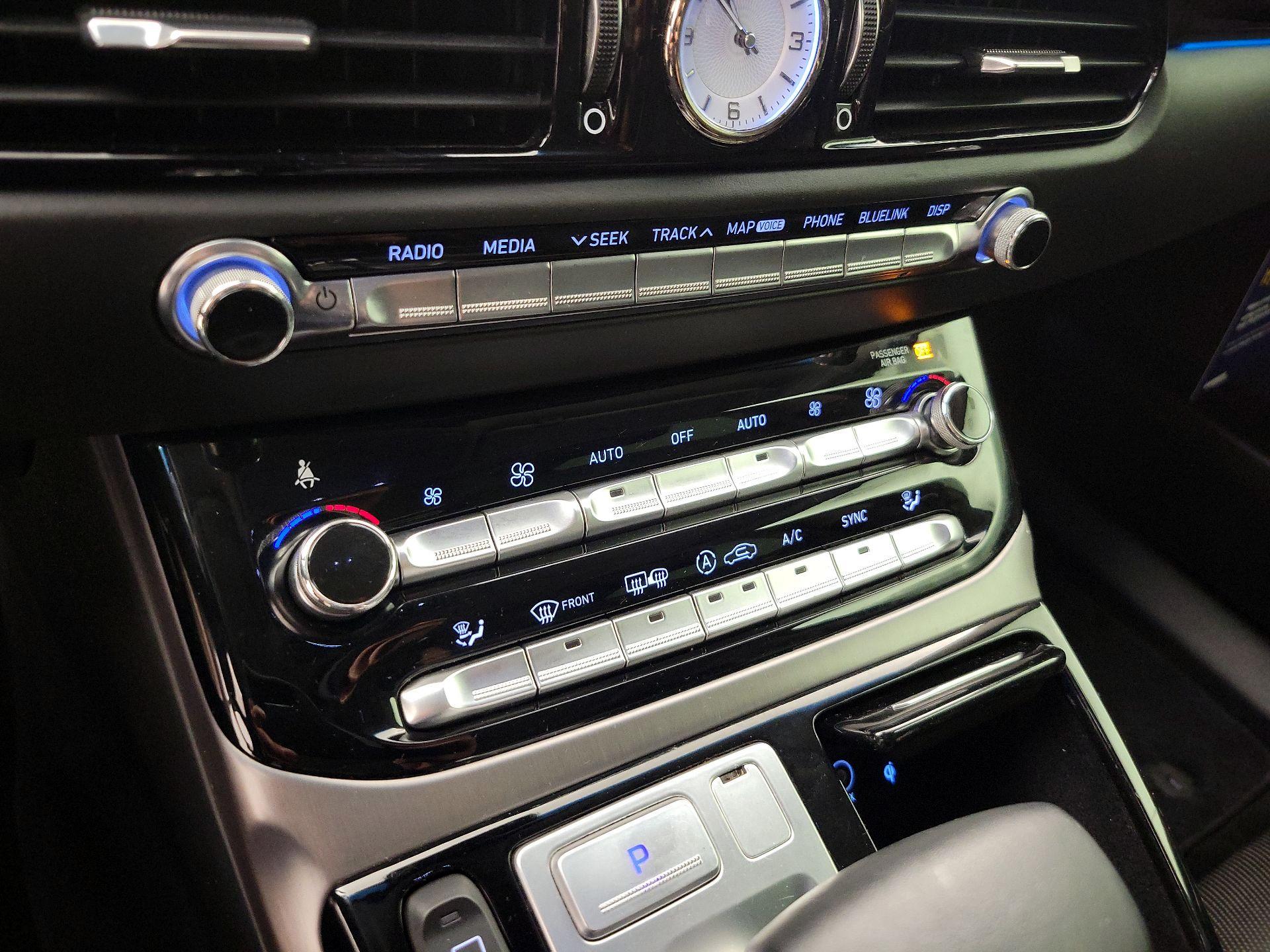 Thumbnail: 2017 Genesis G90 - 17