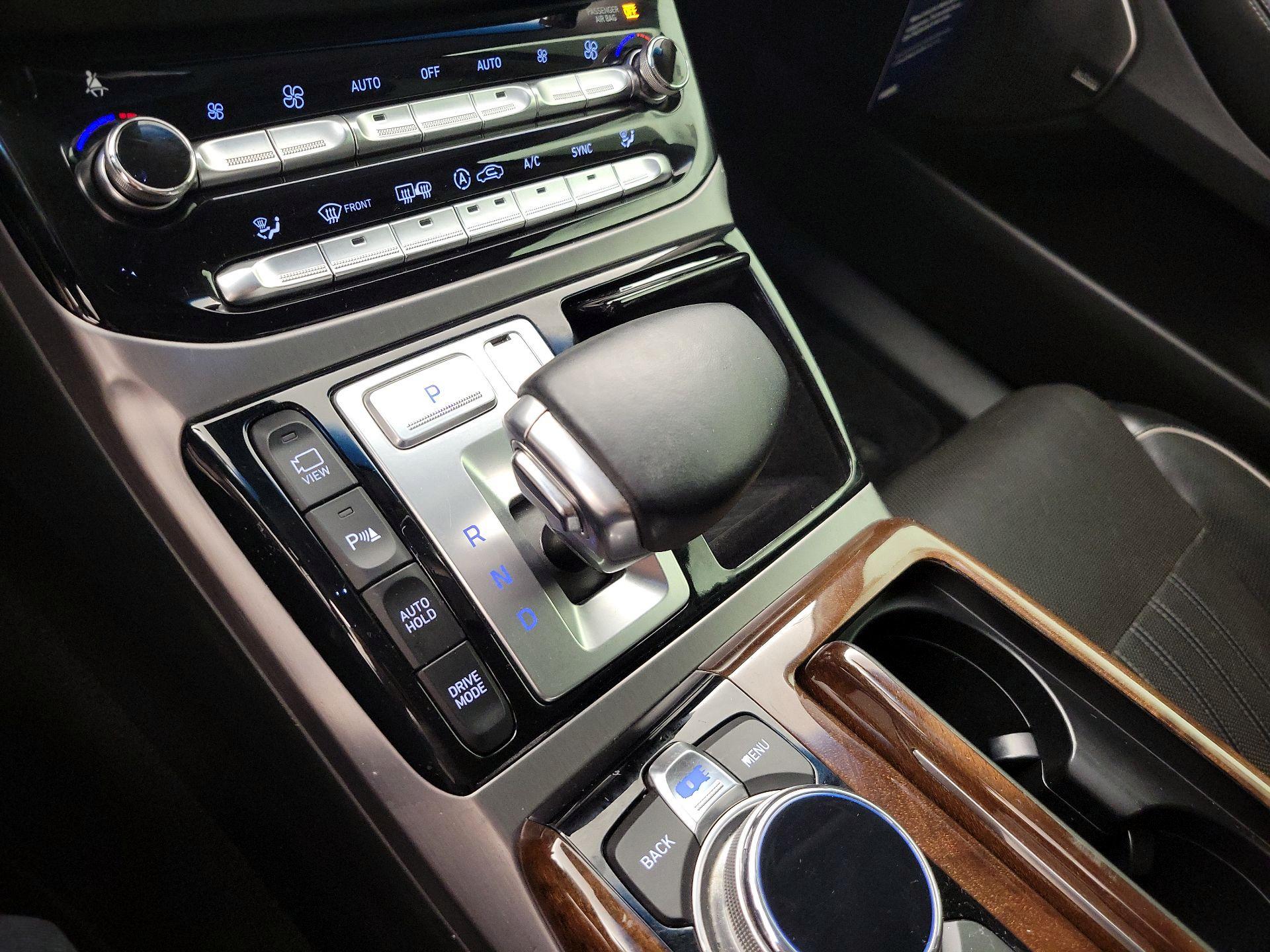 Thumbnail: 2017 Genesis G90 - 18