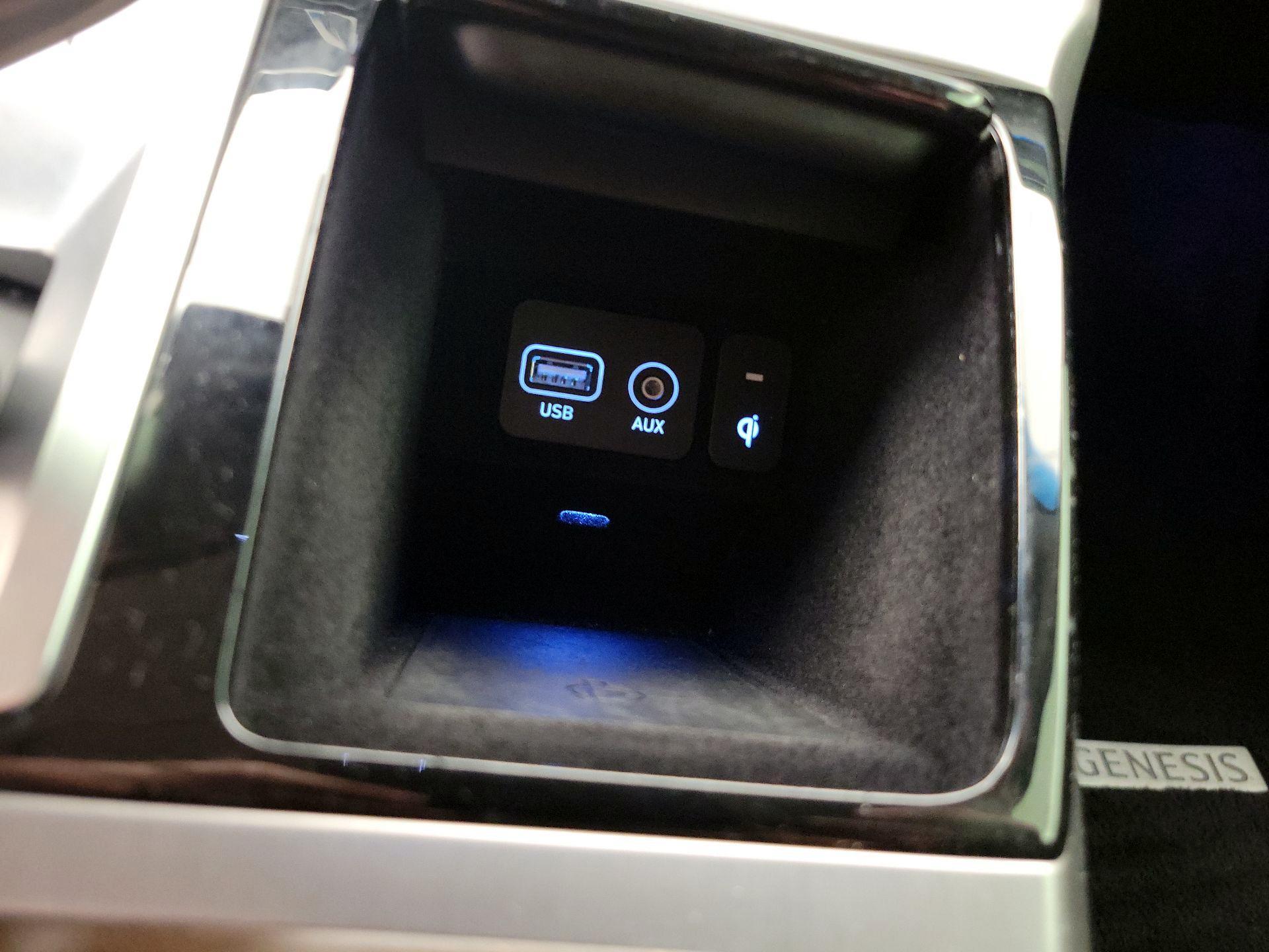 Thumbnail: 2017 Genesis G90 - 19